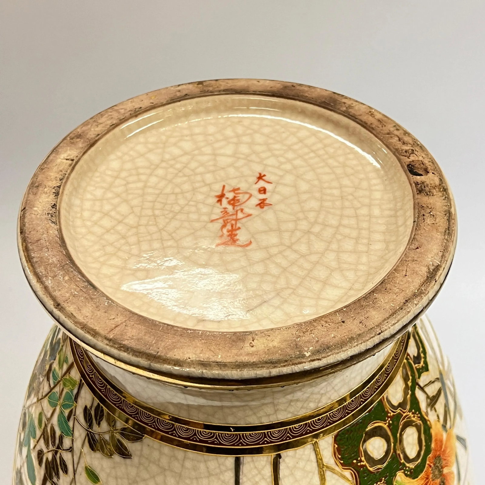 Large 19th Century Japanese Satsuma Vase Depicting Flowers and Exotic Bird - 8