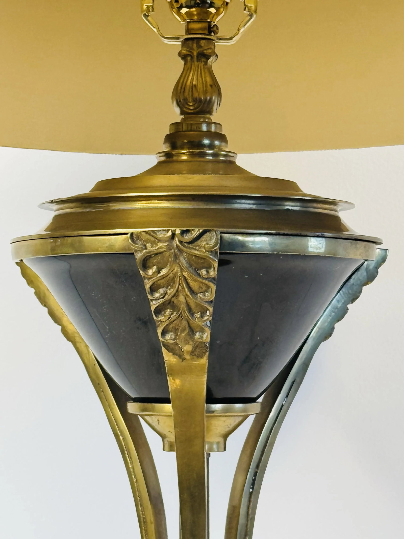 1980s Chelsea House Brass & Black Marble Art Deco Style Table Lamp - 11
