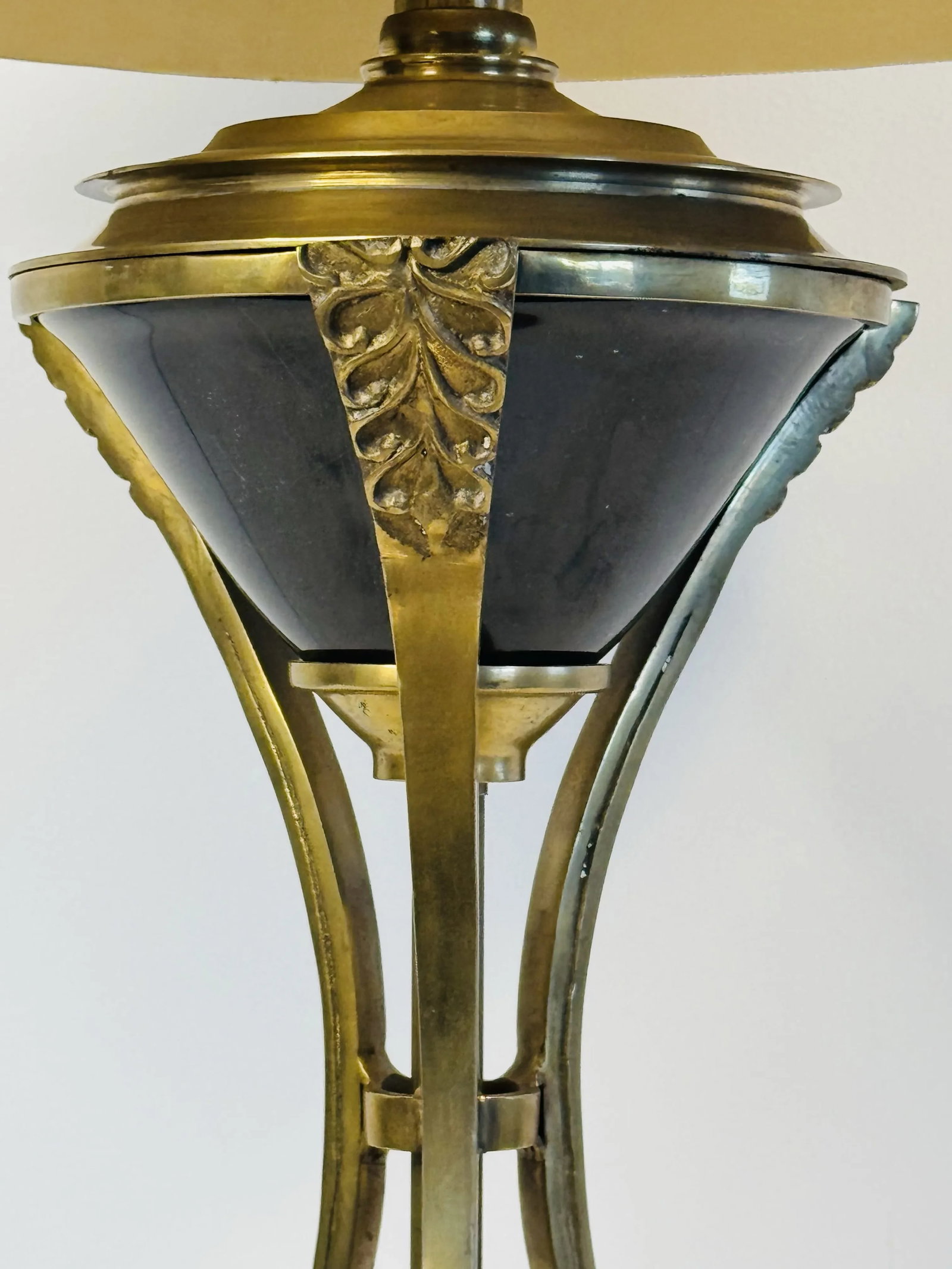 1980s Chelsea House Brass & Black Marble Art Deco Style Table Lamp - 2