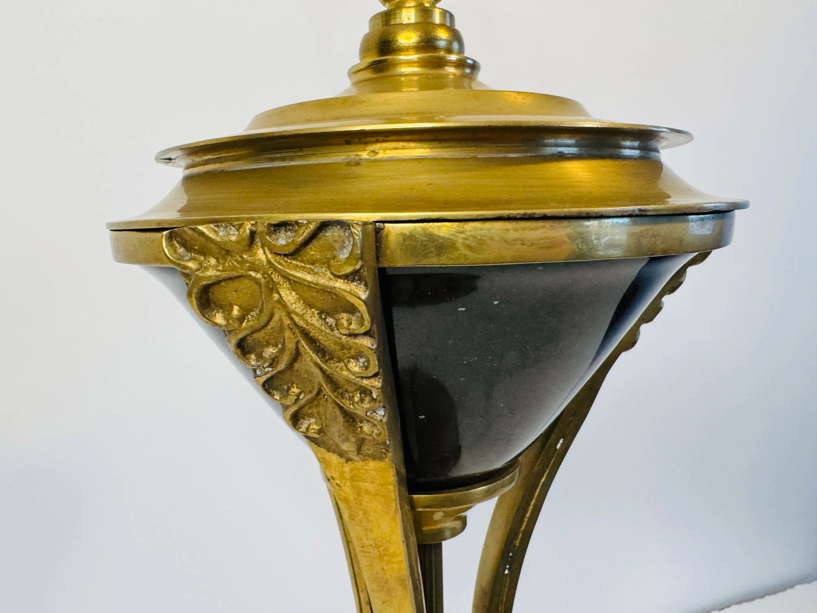 1980s Chelsea House Brass & Black Marble Art Deco Style Table Lamp - 9
