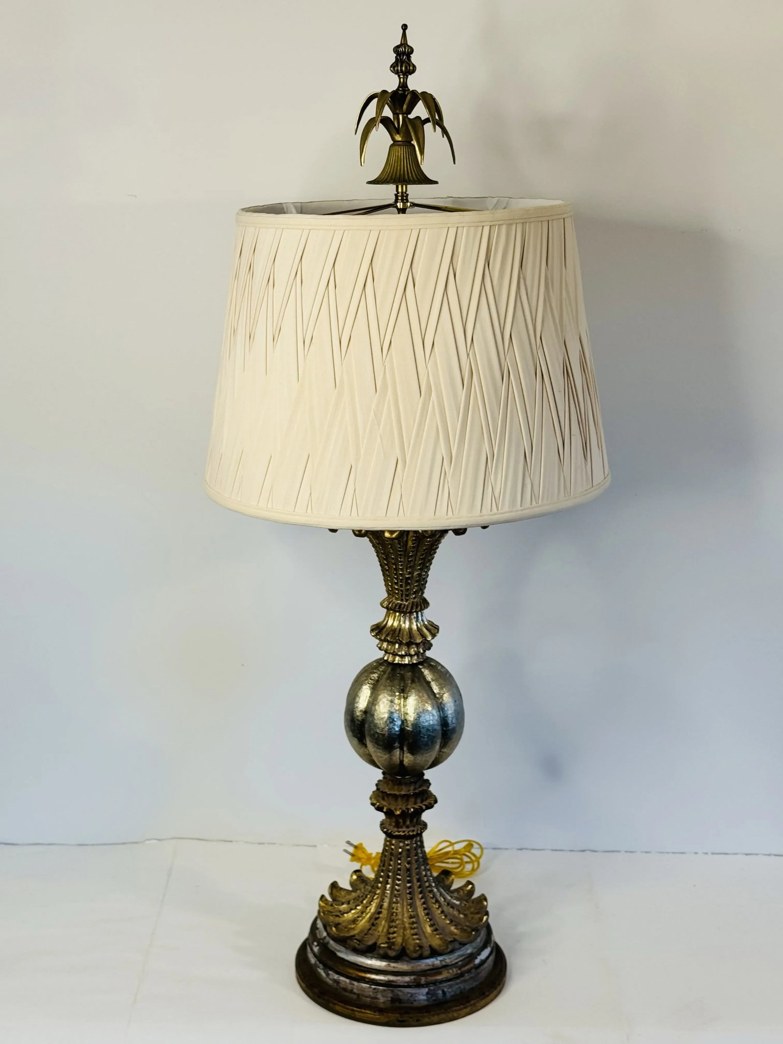 1980s John Richard Hollywood Regency Style Palm Tree Lamp With Silk Weaved Shade - 2