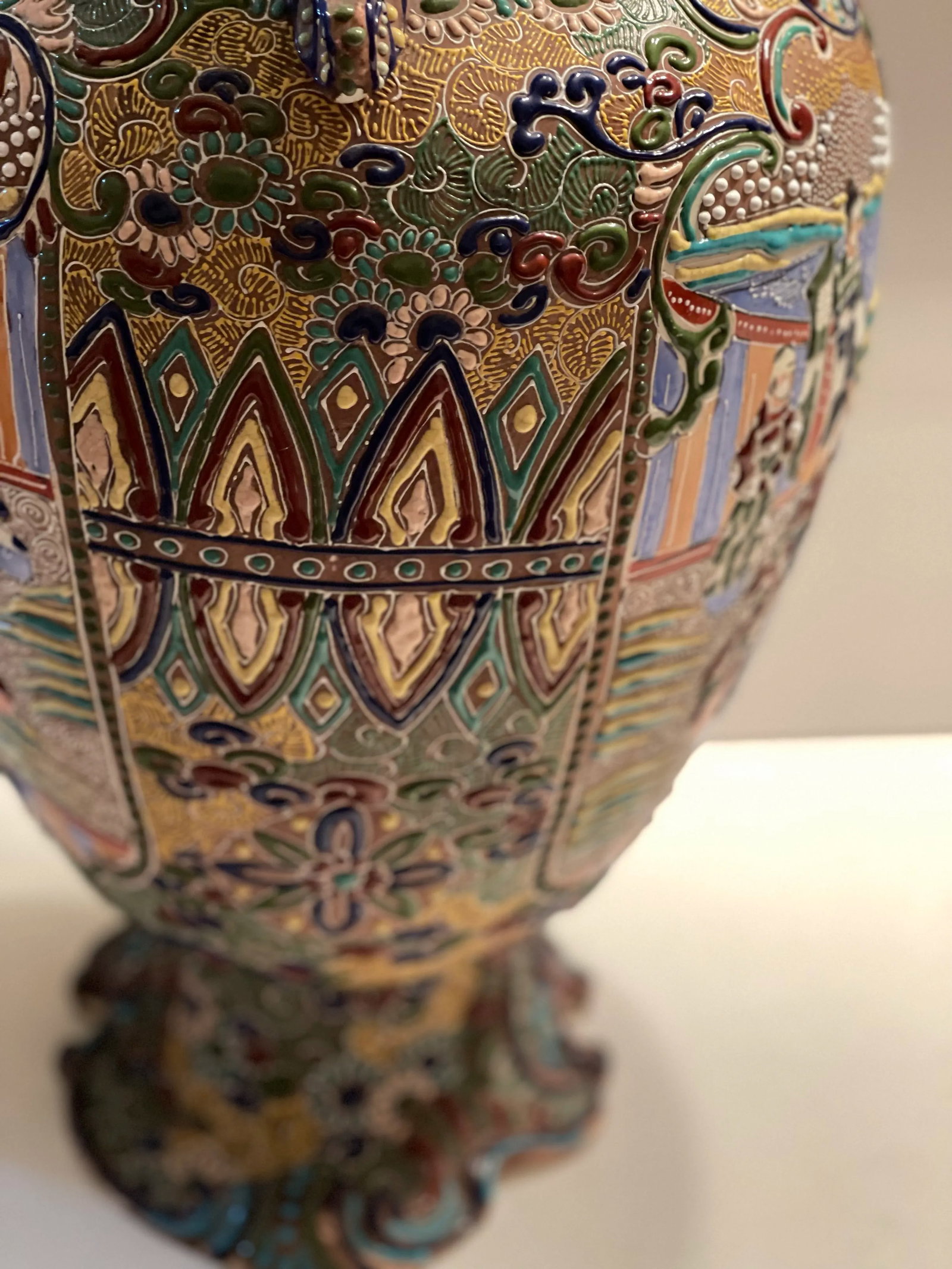 Late 19th Century Meiji Period Japanese Tall Moriage Satsuma Floor Vase - 10