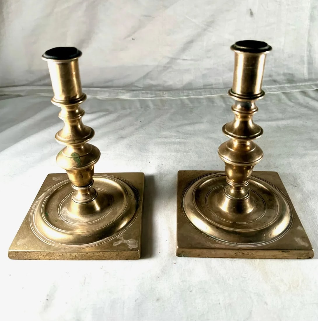 Antique 17th Century Pair of Dutch Bronze Candlesticks. - 10