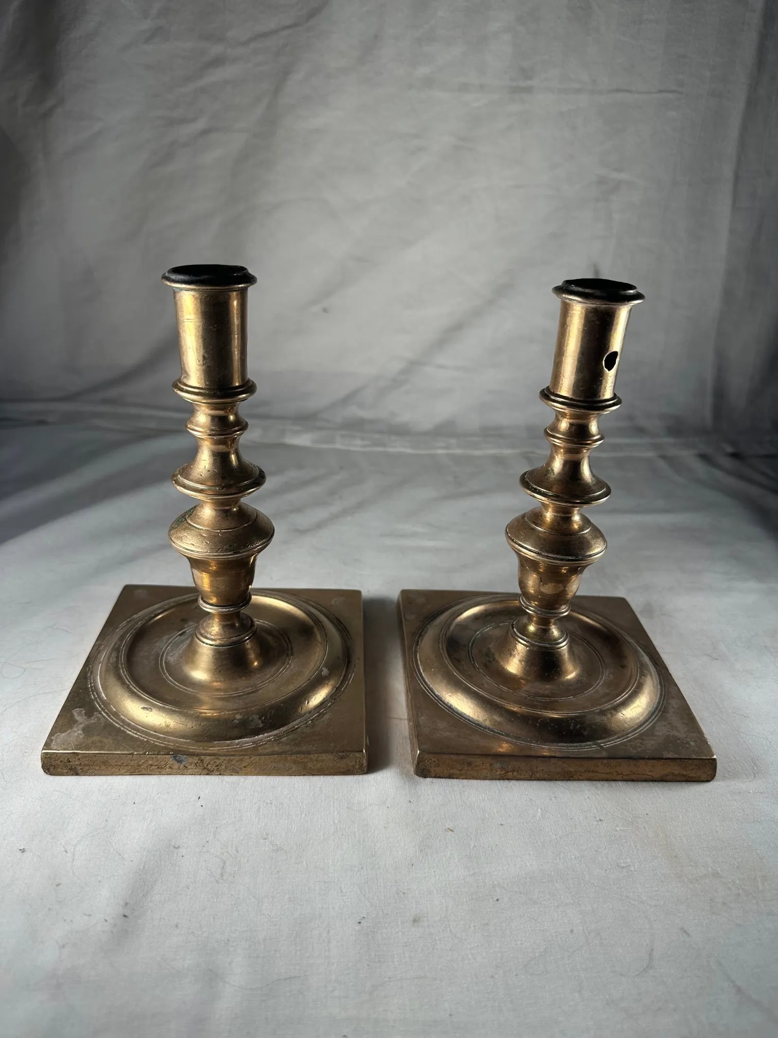 Antique 17th Century Pair of Dutch Bronze Candlesticks. - 11
