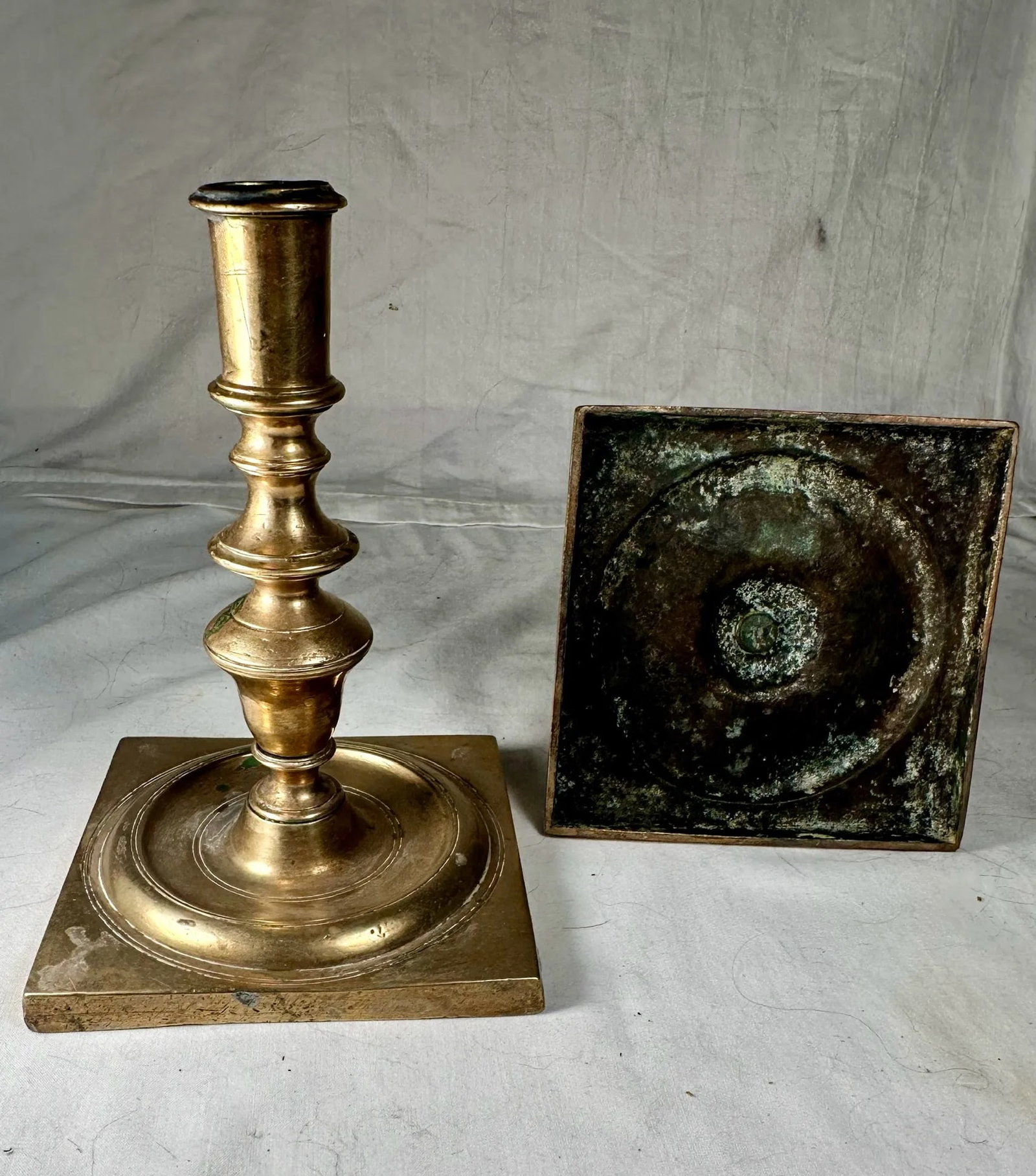 Antique 17th Century Pair of Dutch Bronze Candlesticks. - 4