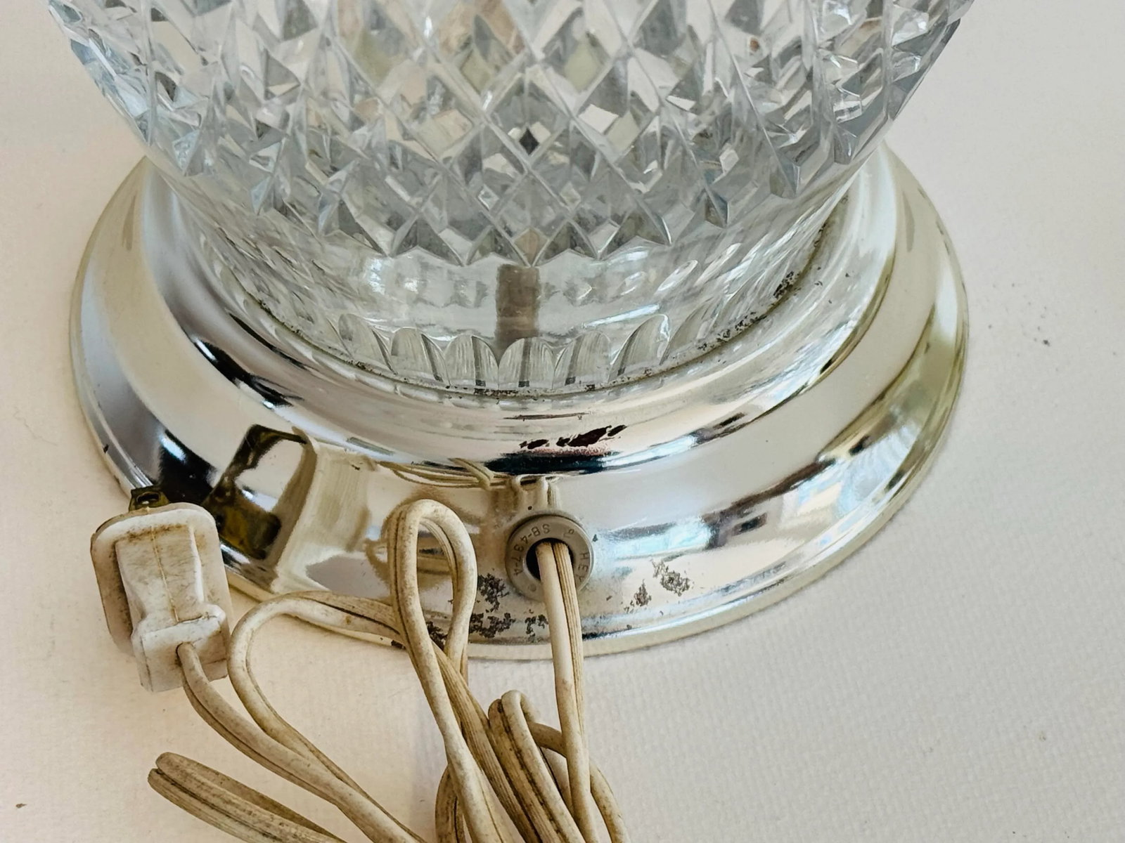 Vintage 1970s Diamond Pattern Lead Crystal Table Lamps, a Pair - 10