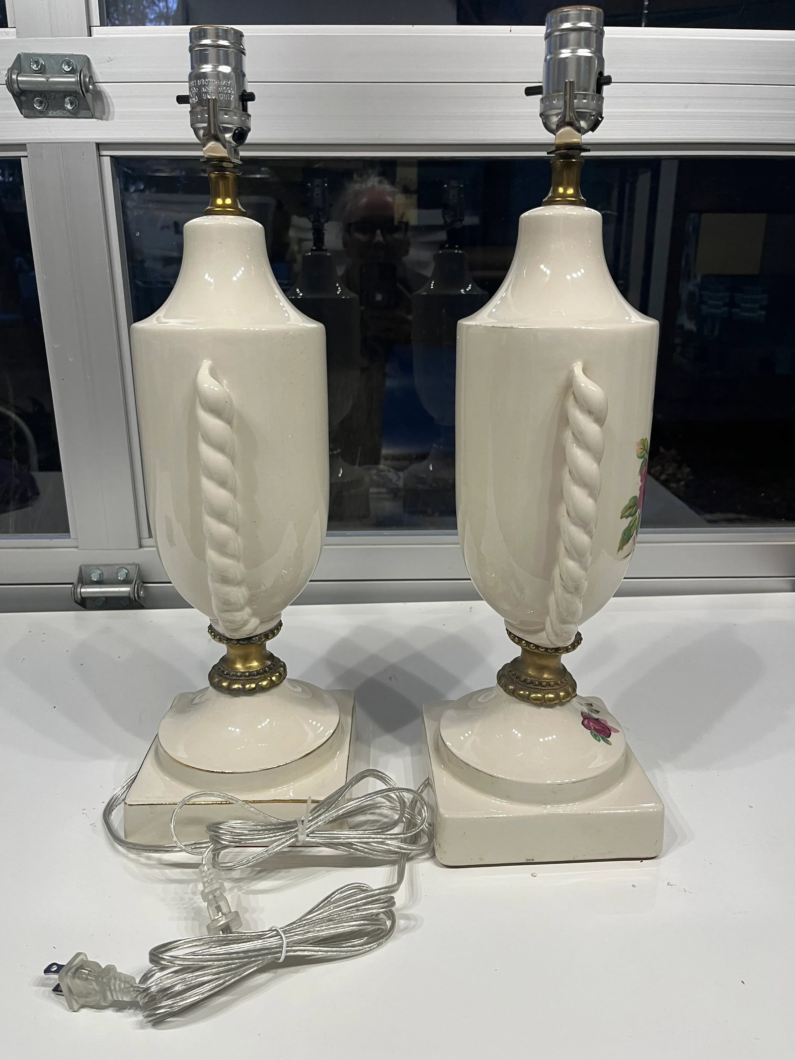 Pair Midcentury Urn Brass and Ceramic Table Lamps - 10