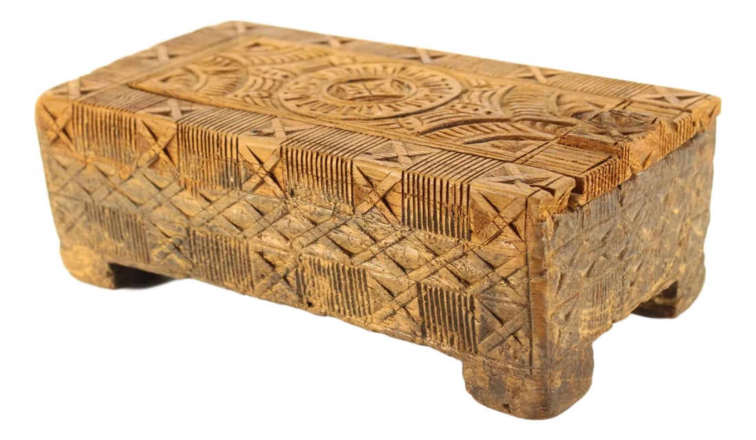 19th / 20th Century Chip Carved Wooden Betel Nut Box, Indonesia (1 of 12)