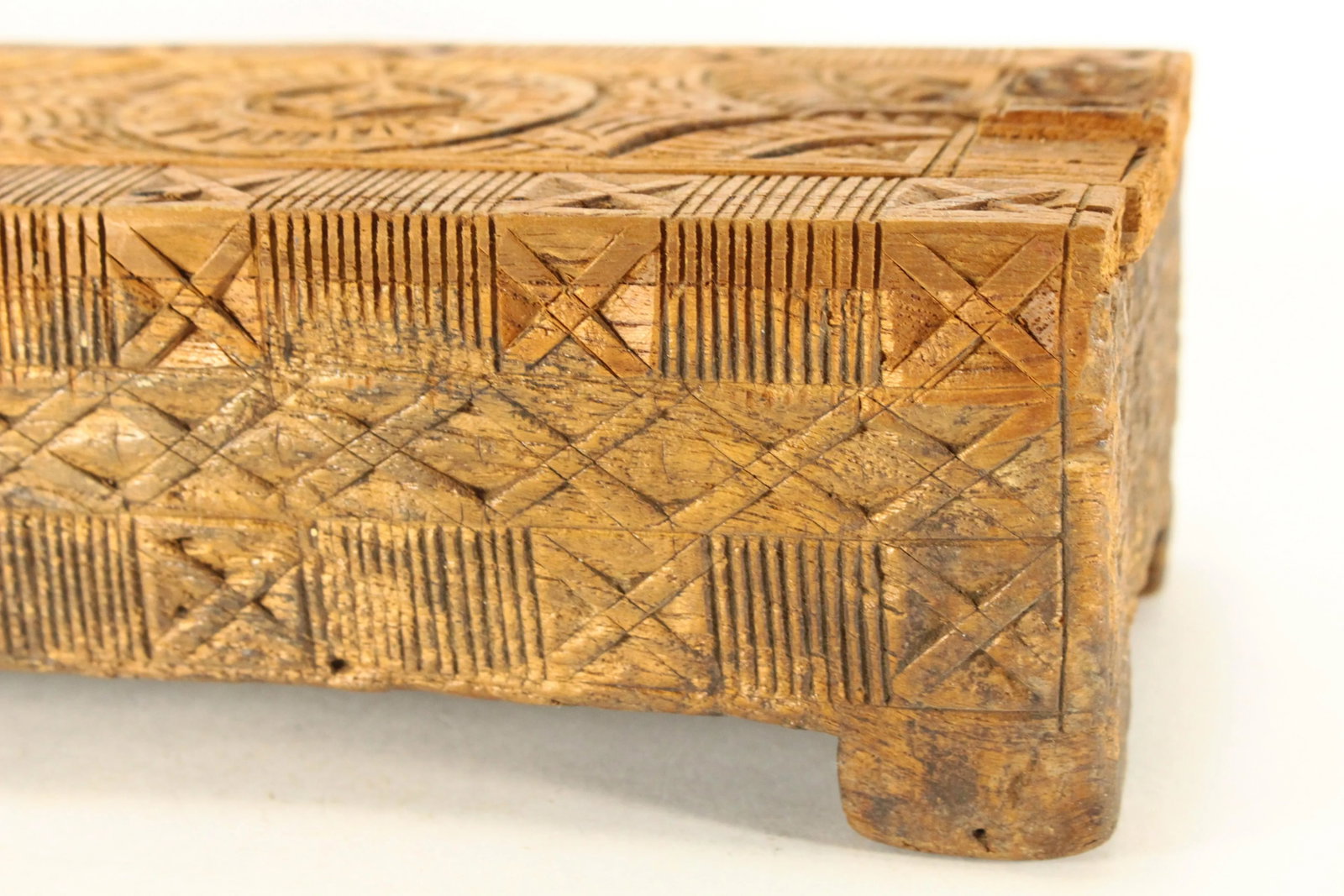 19th / 20th Century Chip Carved Wooden Betel Nut Box, Indonesia - 6