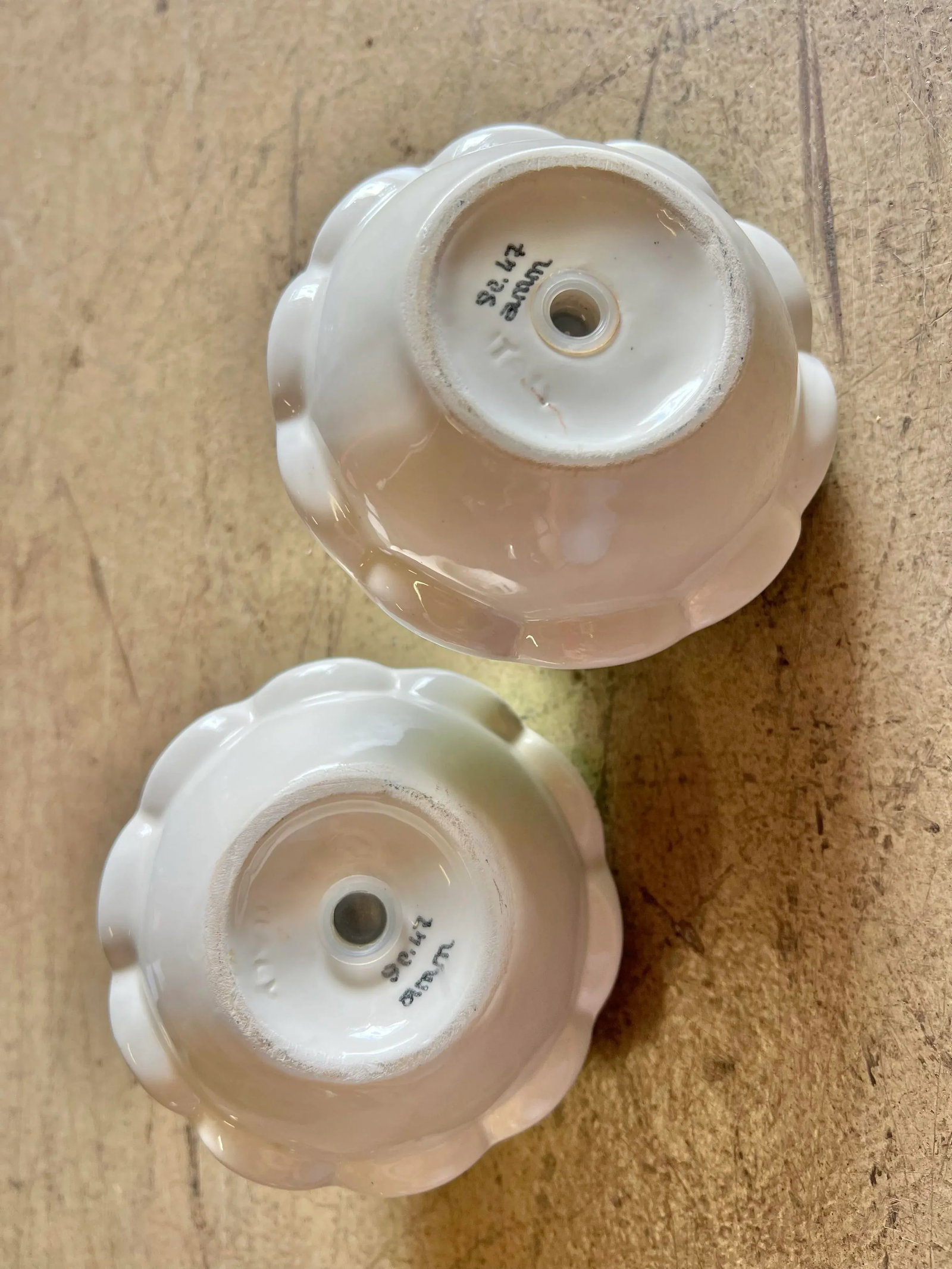 1940s Vintage Porcelain Salt & Pepper Shakers- a Pair - 9