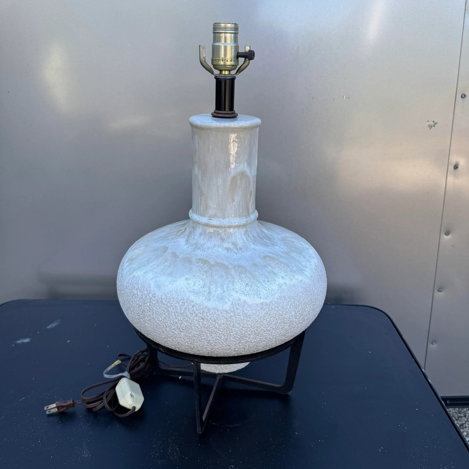 Vintage Mid Century Modern Drip Glaze Textured Neutral Lamp on Metal Base - 3