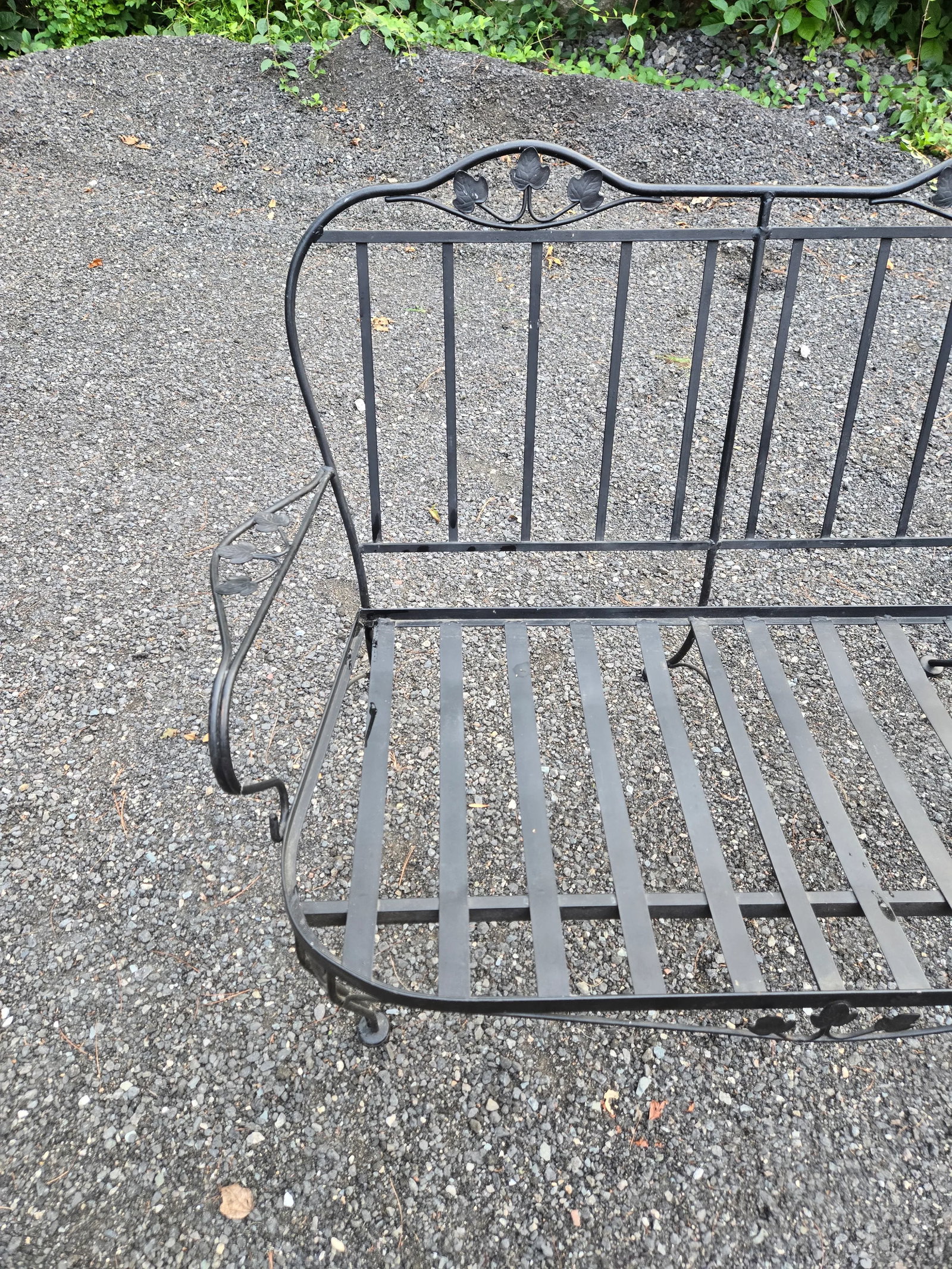 Vintage Wrought Iron Outdoor Patio Furniture - 11