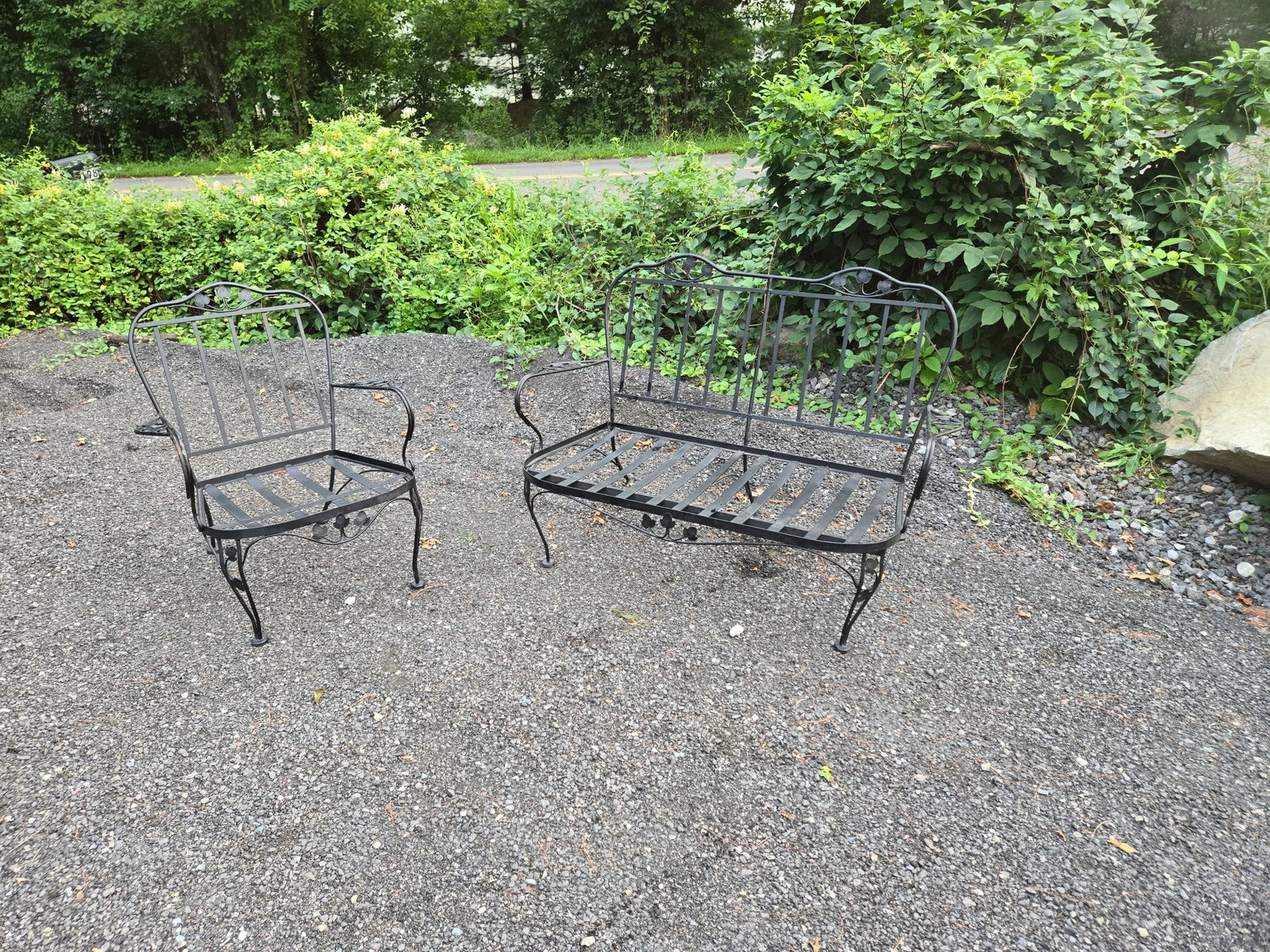 Vintage Wrought Iron Outdoor Patio Furniture - 12