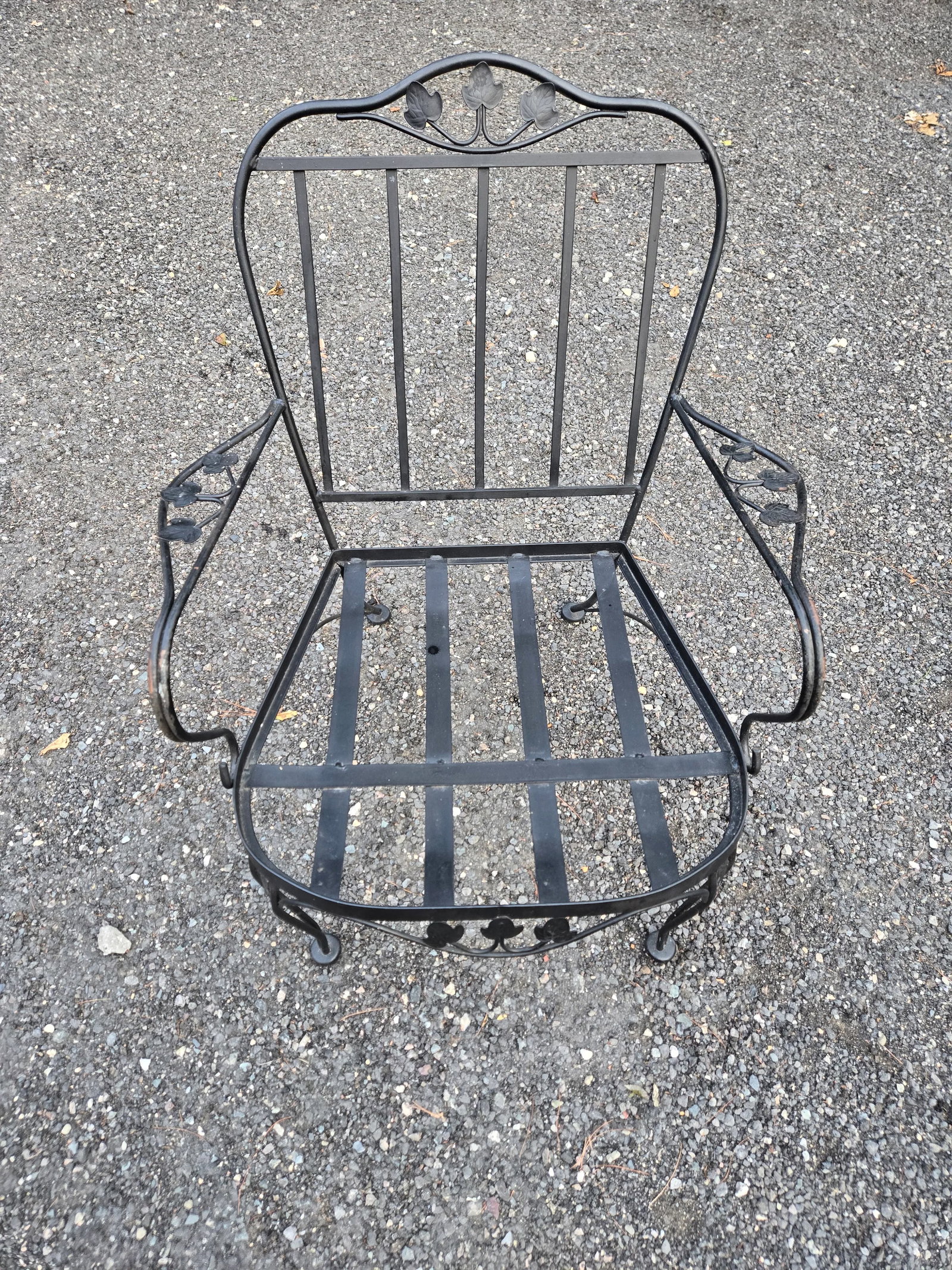 Vintage Wrought Iron Outdoor Patio Furniture - 3