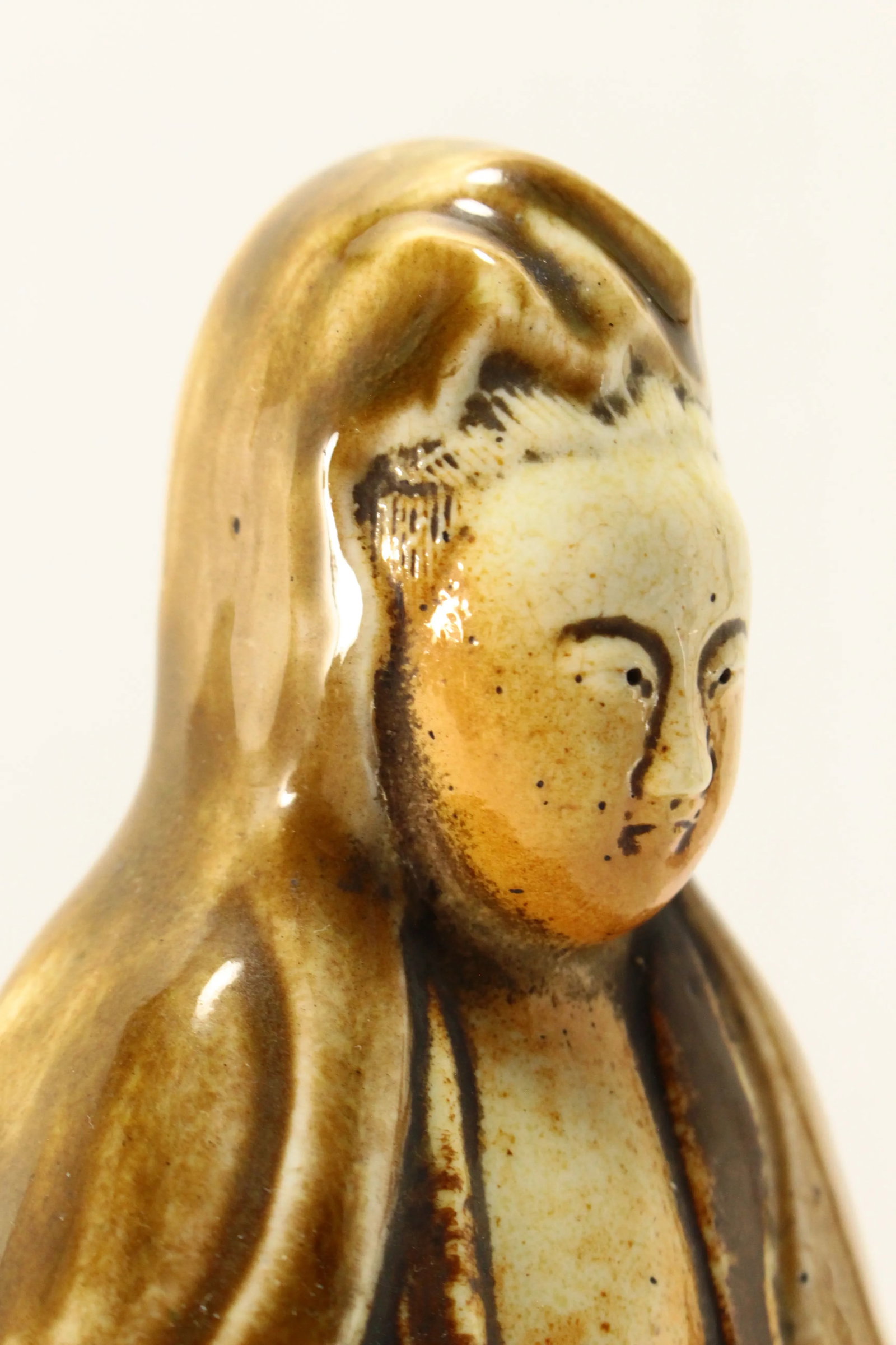 19th Century Joseon Dynasty Korean Ceramic Guanyin / Quan Yin / Gwan-Eum Figurine - 9