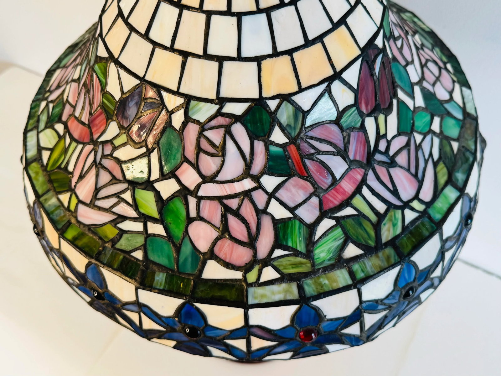 Vintage Stained Glass Table Lamp With Bronze Base - 3