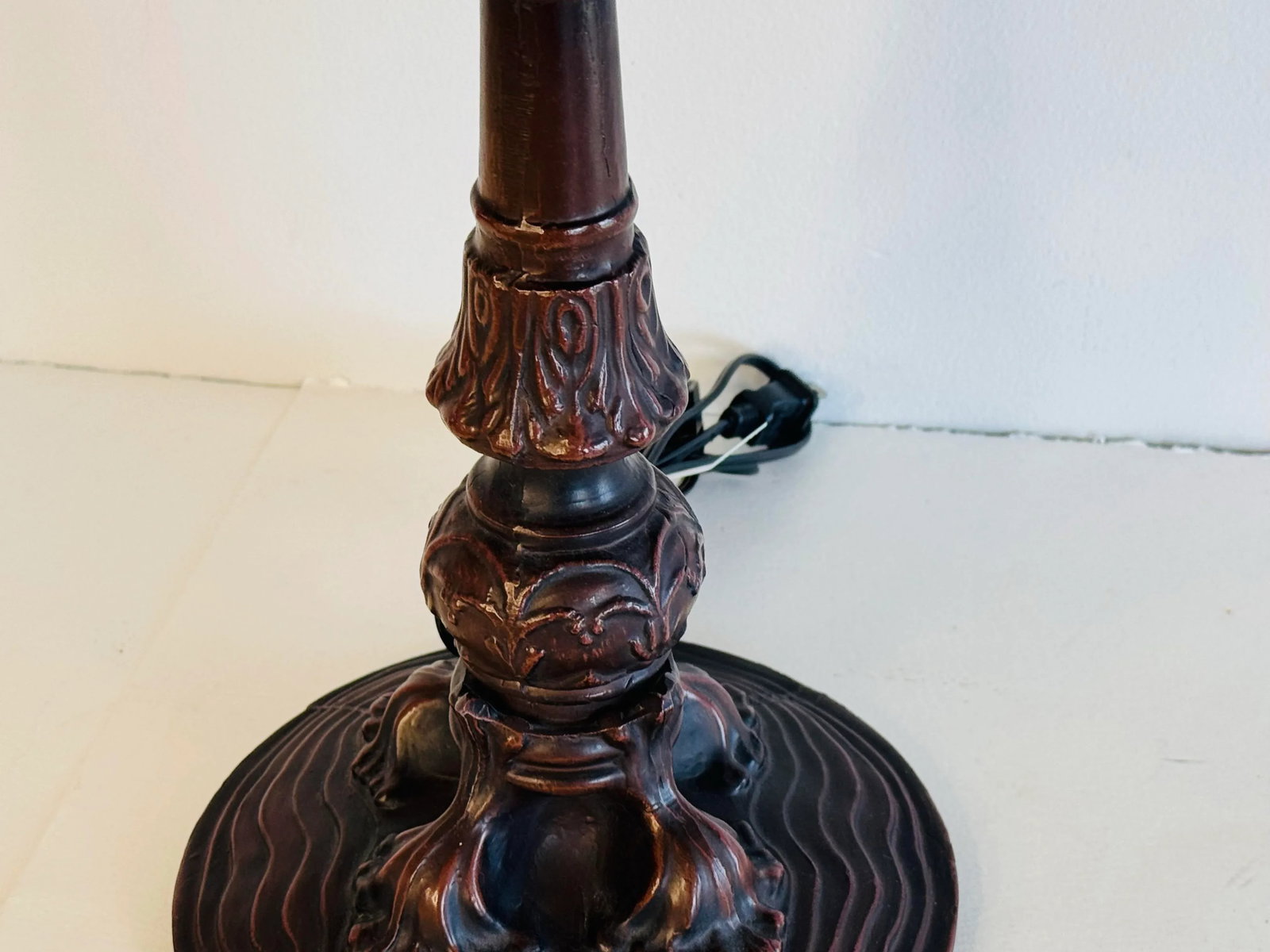 Vintage Stained Glass Table Lamp With Bronze Base - 6