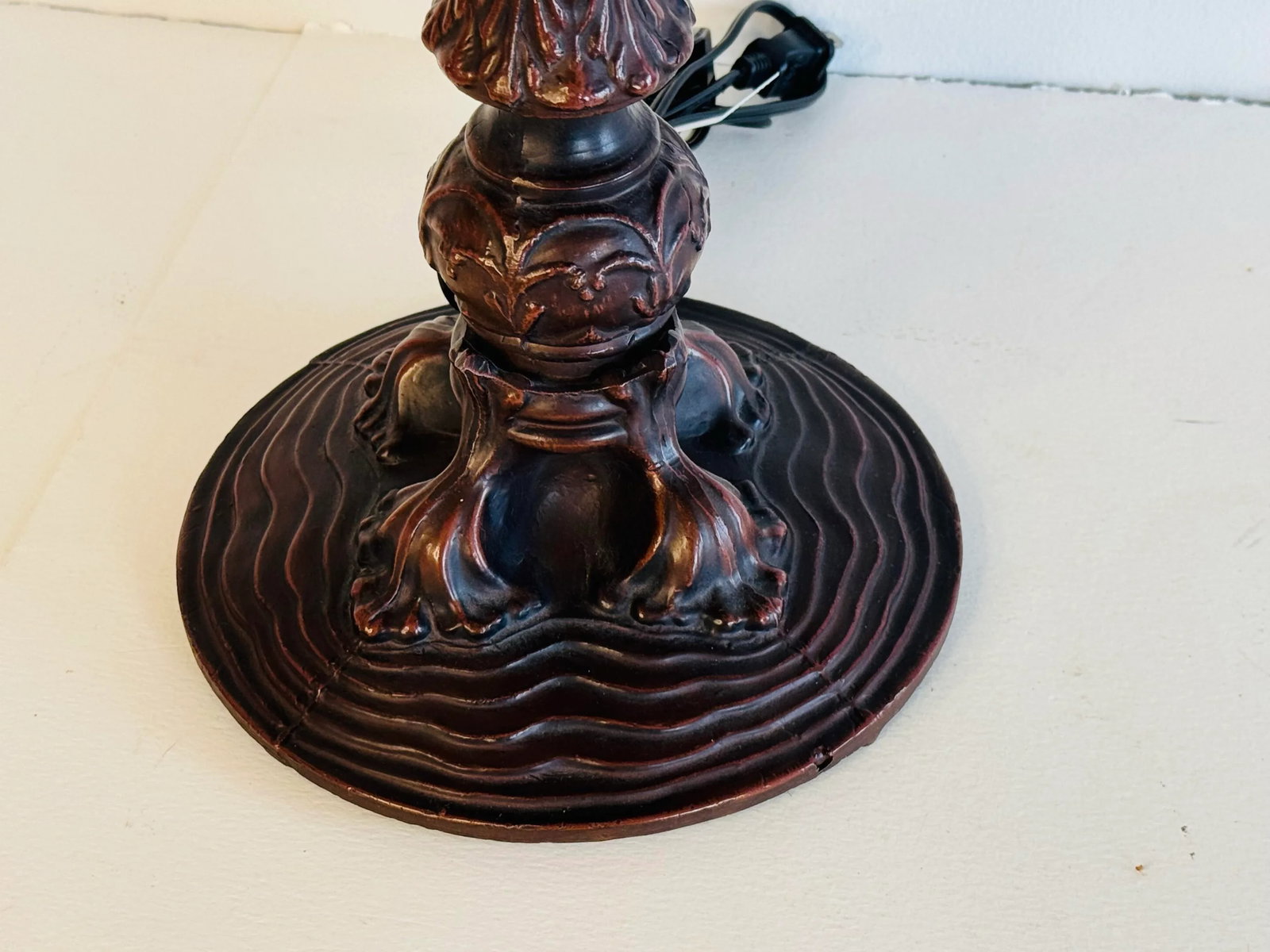 Vintage Stained Glass Table Lamp With Bronze Base - 7