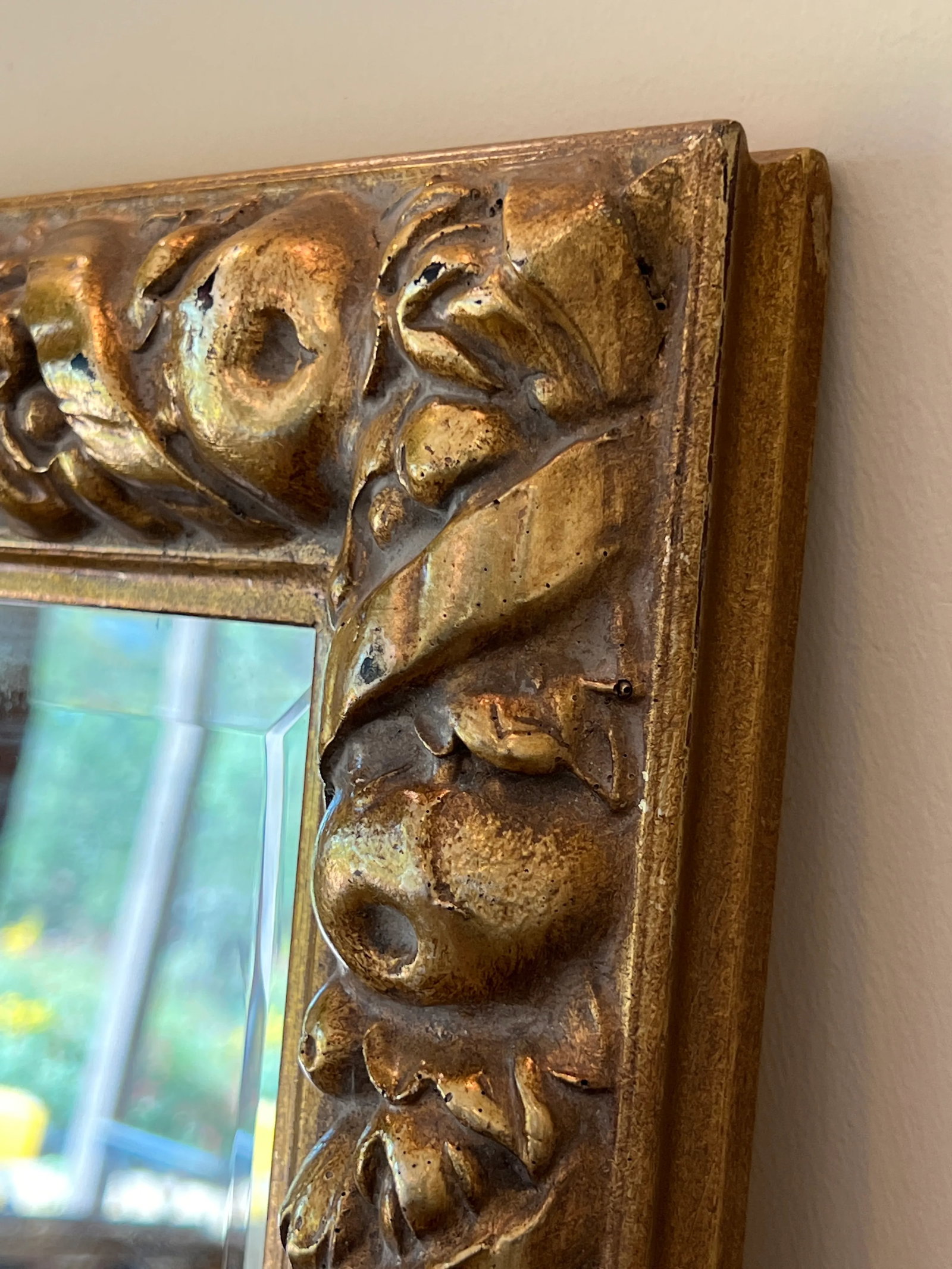1980s Della Robbia Style Carved Gold Gilt Mirror - 3