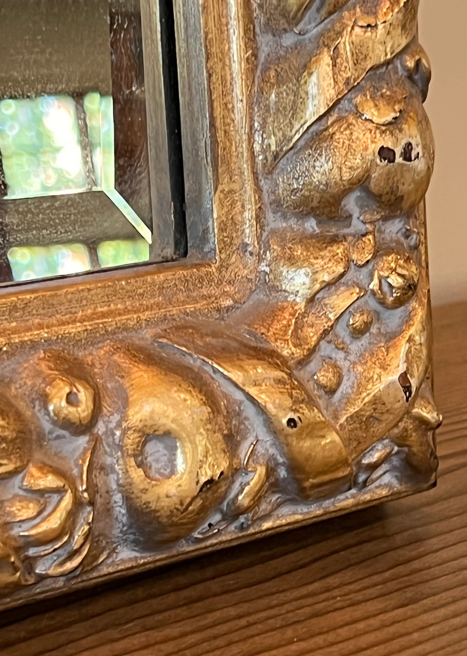 1980s Della Robbia Style Carved Gold Gilt Mirror - 5