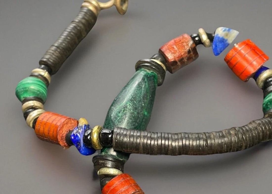 Early 20th Century Antique Tibetan Malachite, Water Buffalo's Horn With Lapis & Shell Necklace - 4