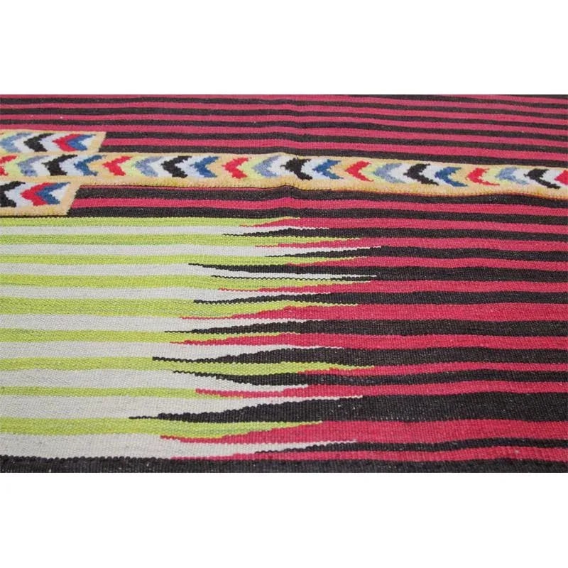 Handwoven Scandinavian Style Persian Kilim Area Rug - 4'1" * 5'9'' - 7