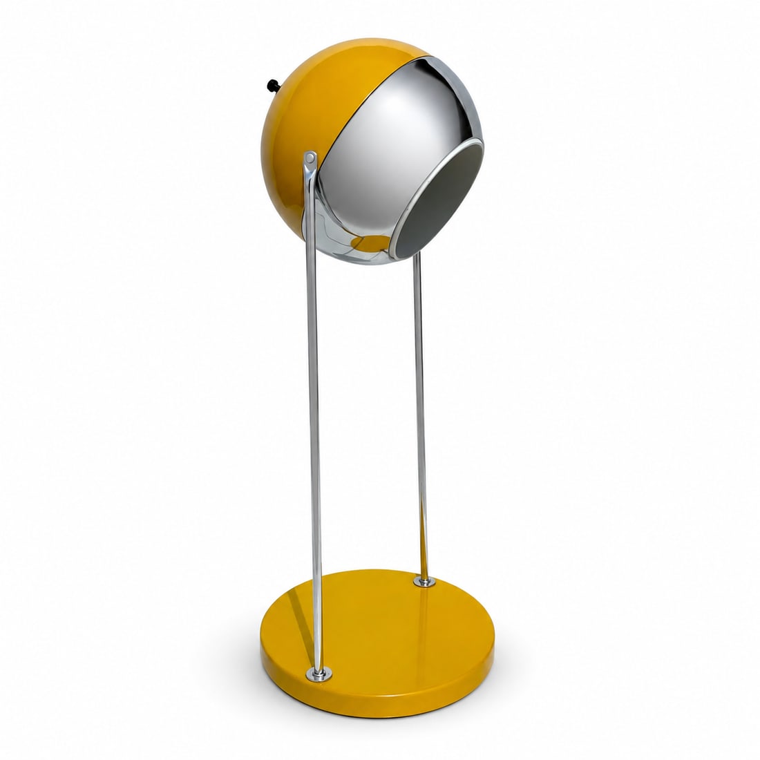 1970s Sonneman Style Atomic Eyeball Table Lamp: The epitome of mid-century modern, 1970s Robert Sonneman style chrome and yellow lacquer vintage table lamp. This piece screams space age, with its shiny chrome and classic 70s mcm yellow accents. Lig