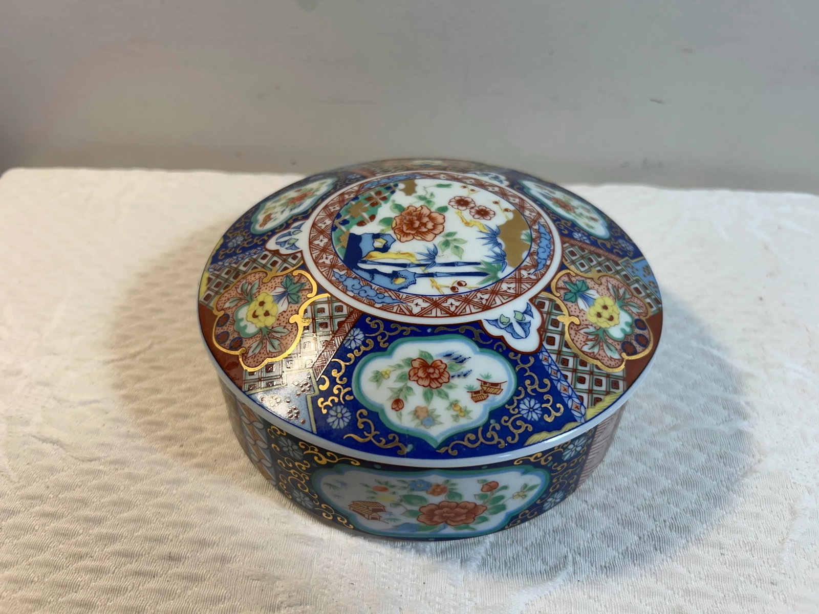 Vintage Chinese Rose Medallion Round Porcelain Trinket Box - 5