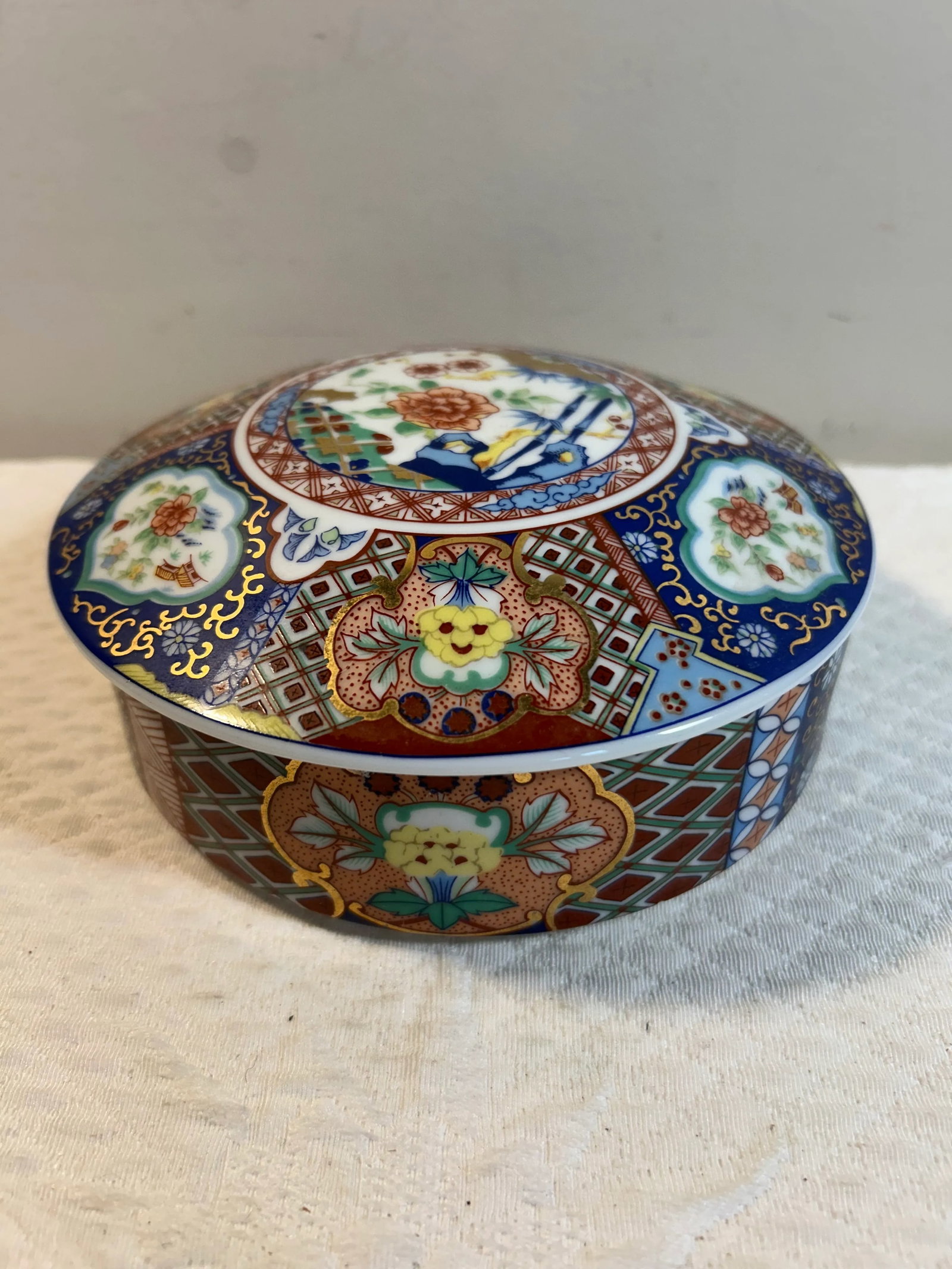 Vintage Chinese Rose Medallion Round Porcelain Trinket Box - 6