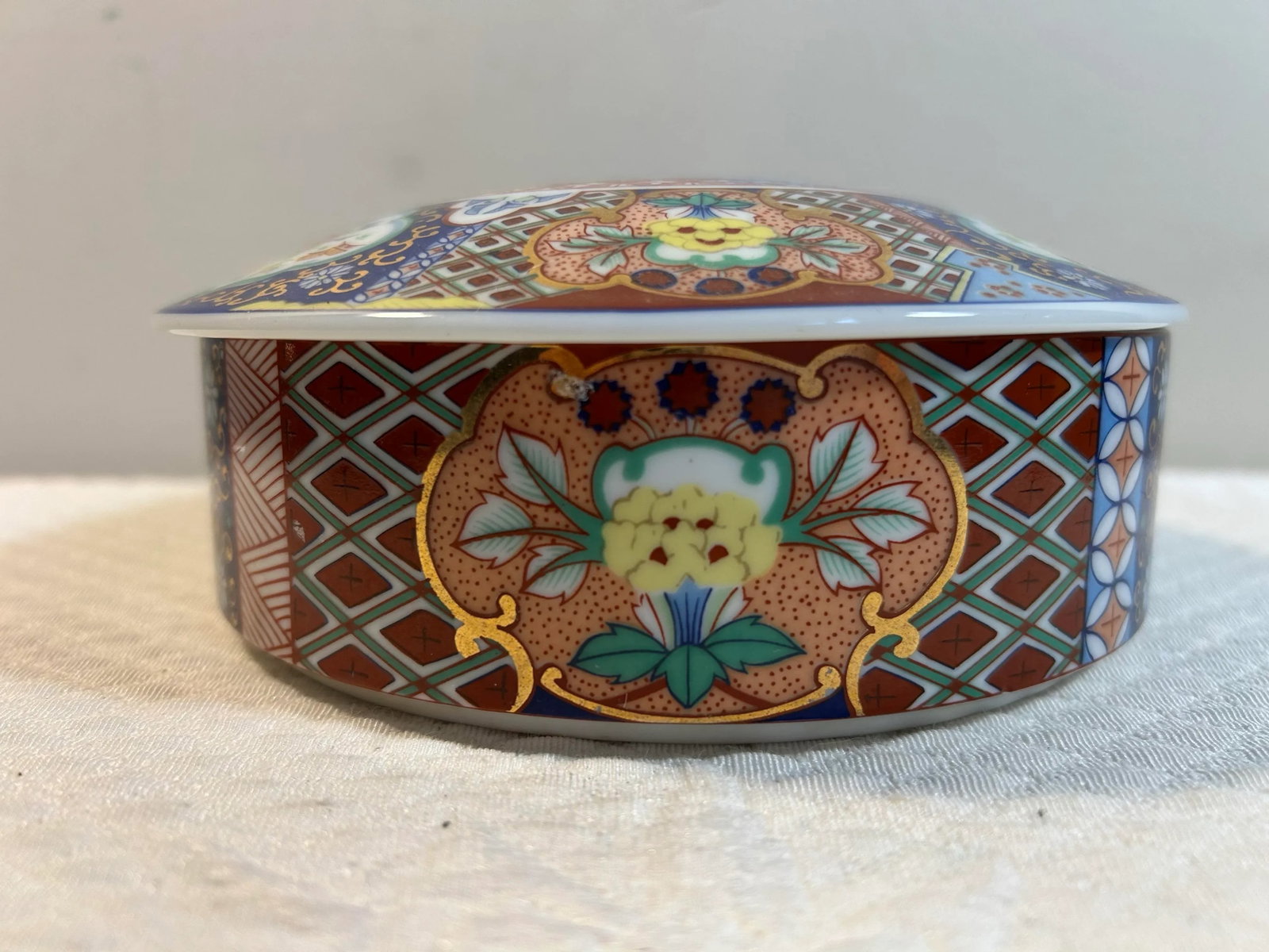 Vintage Chinese Rose Medallion Round Porcelain Trinket Box - 7