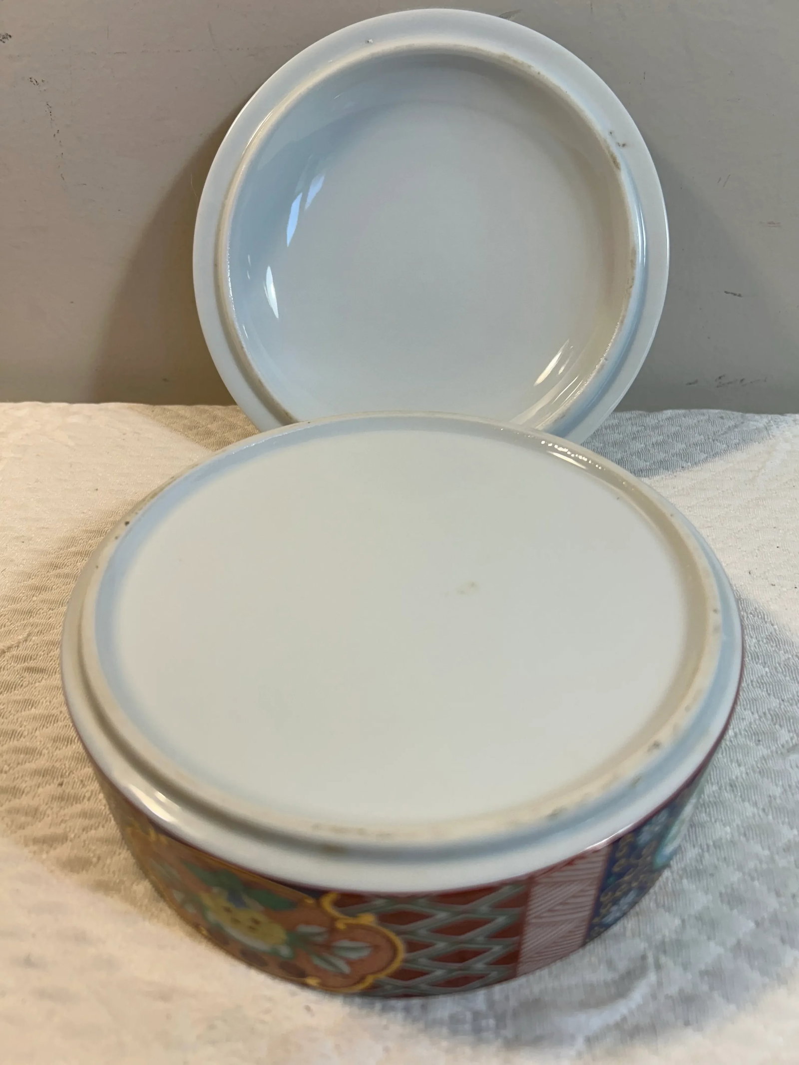 Vintage Chinese Rose Medallion Round Porcelain Trinket Box - 8
