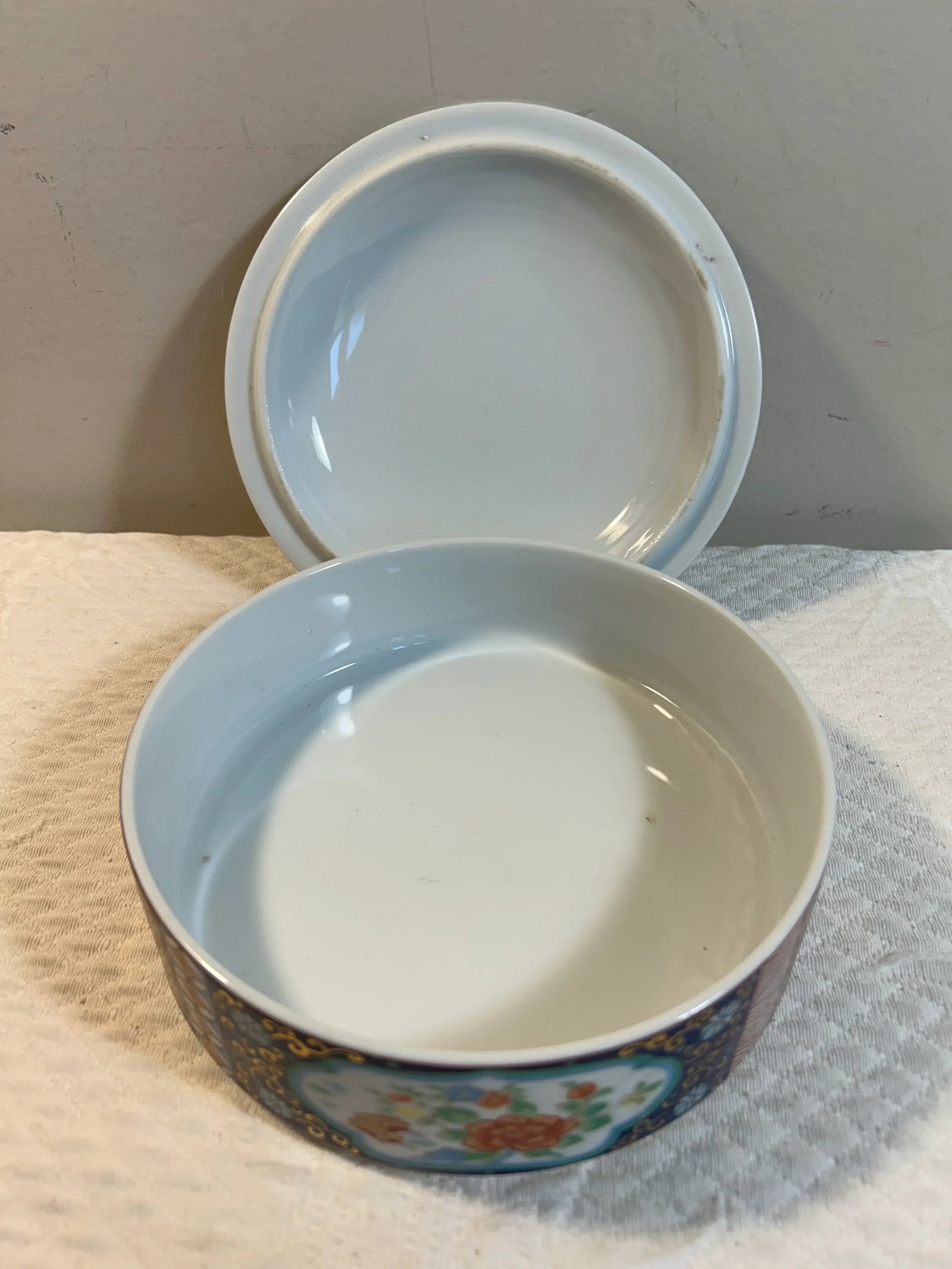 Vintage Chinese Rose Medallion Round Porcelain Trinket Box - 9