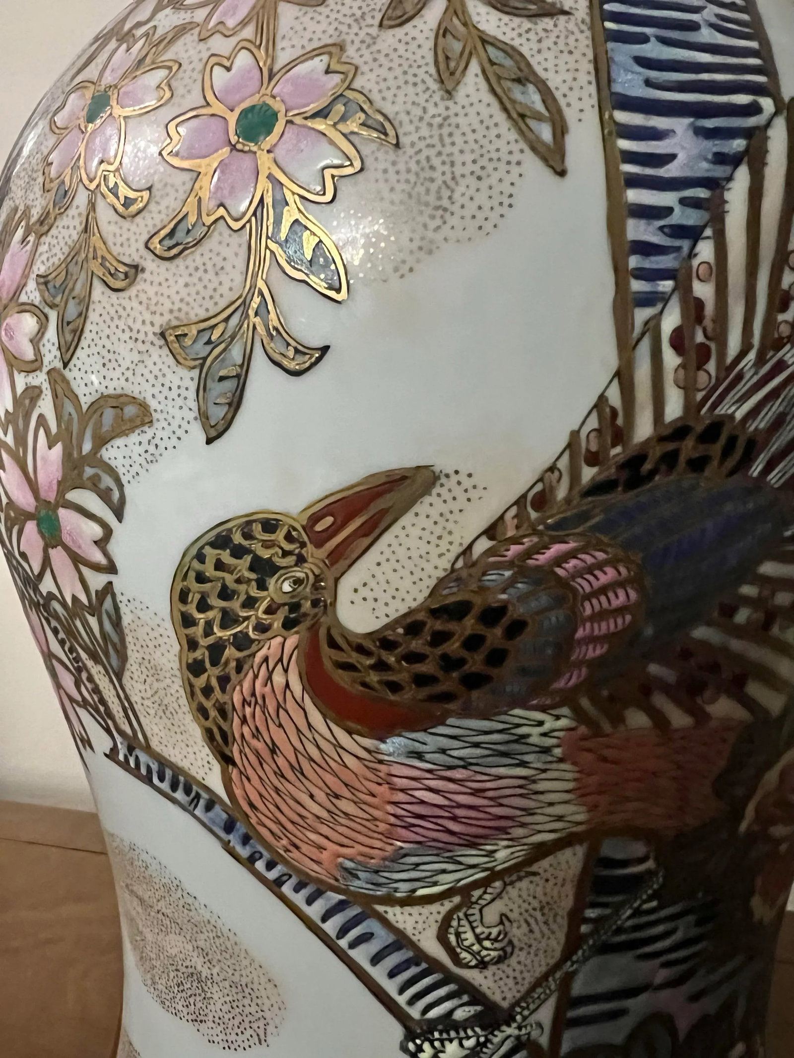 1960s Large Ginger Jar Gilted With Floral & Bird Motif - 4