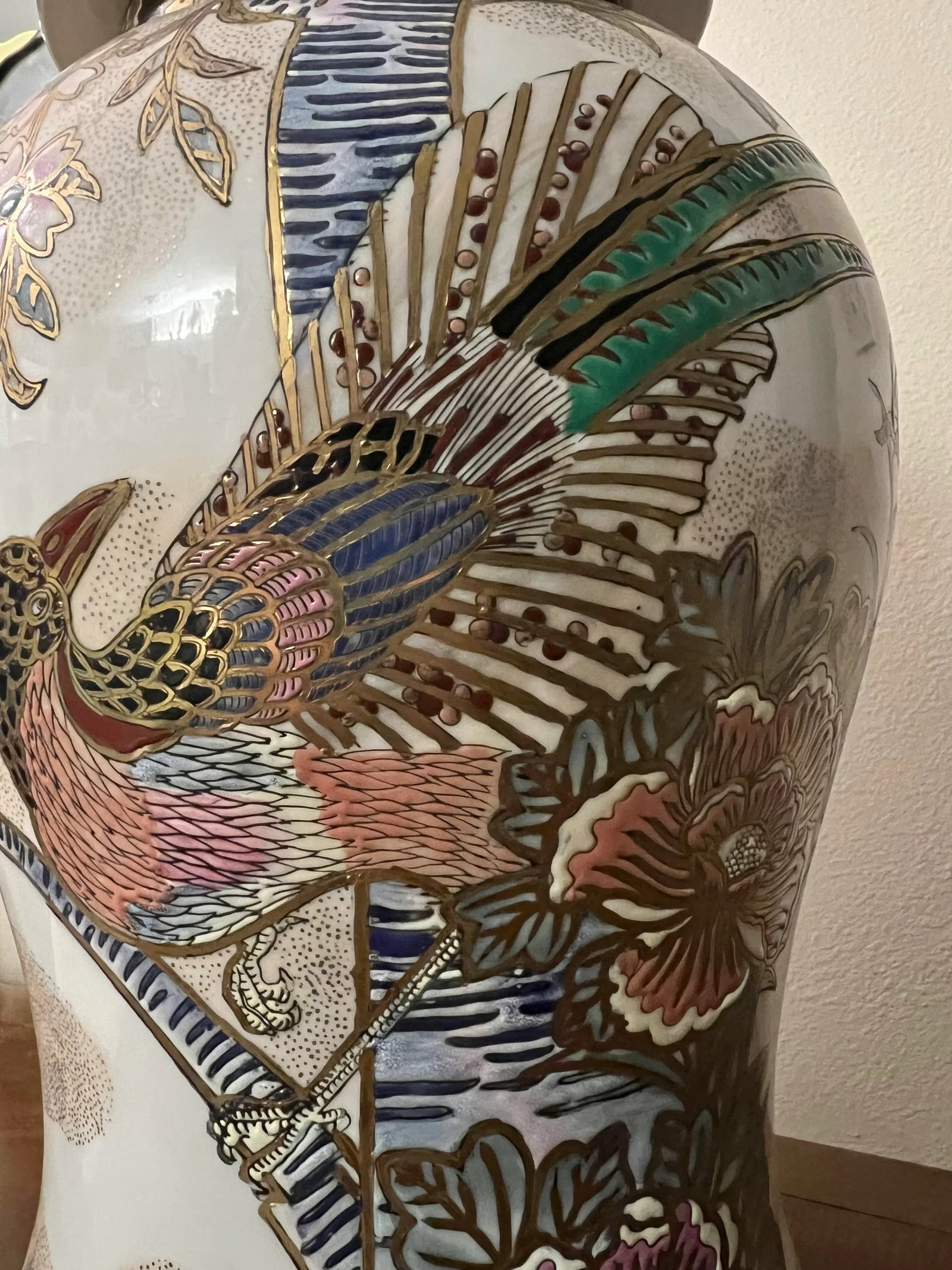 1960s Large Ginger Jar Gilted With Floral & Bird Motif - 9