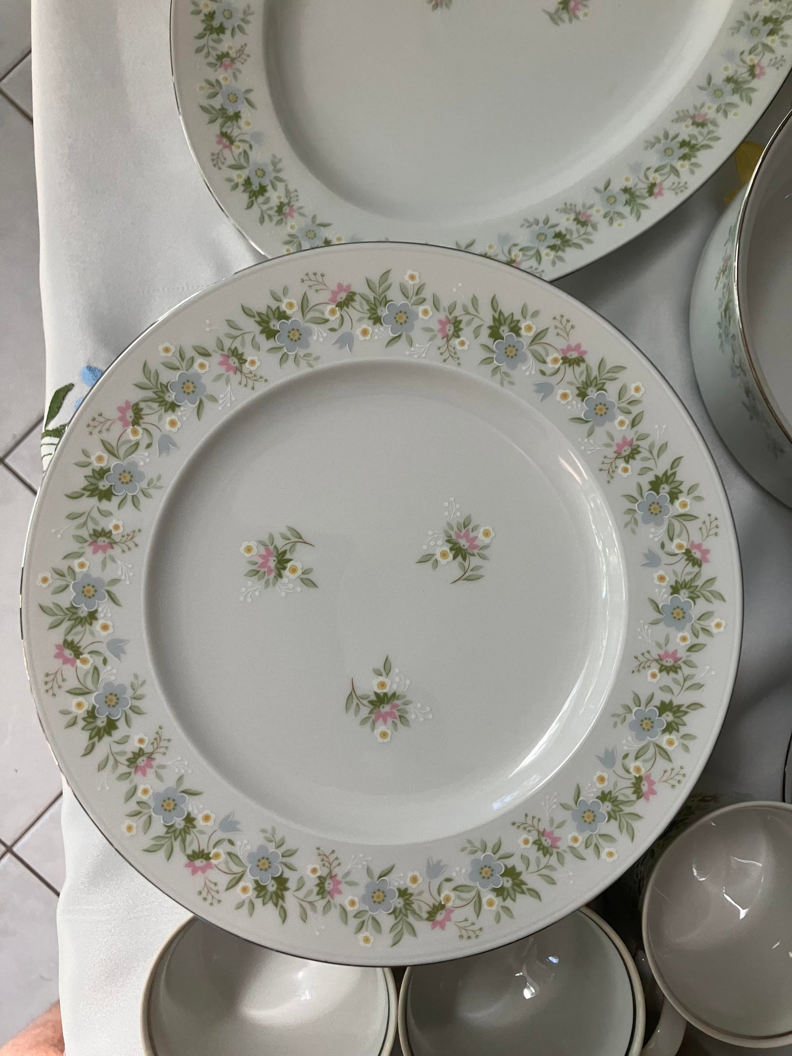 89 Piece Set of Forever Spring Fine China Dinnerware - 5