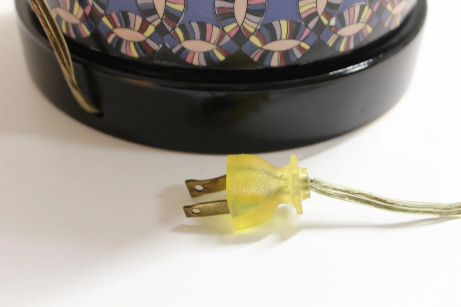 1989 Tyndale Lamp Co Small Table Lamp - 4