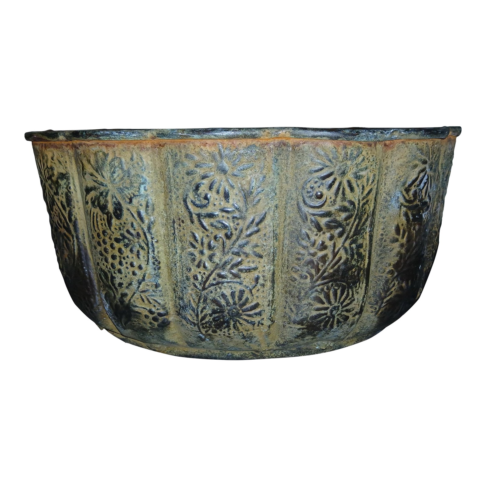 Late 19th Century Victorian Repousse Copper Floral Scalloped Jardiniere Planter: Beautiful scalloped planter from about 1880. Great patina, and Victorian floral work. Missing original feet, which left a tiny hole in one side, pictured. Unsigned. You can see the pattern on the