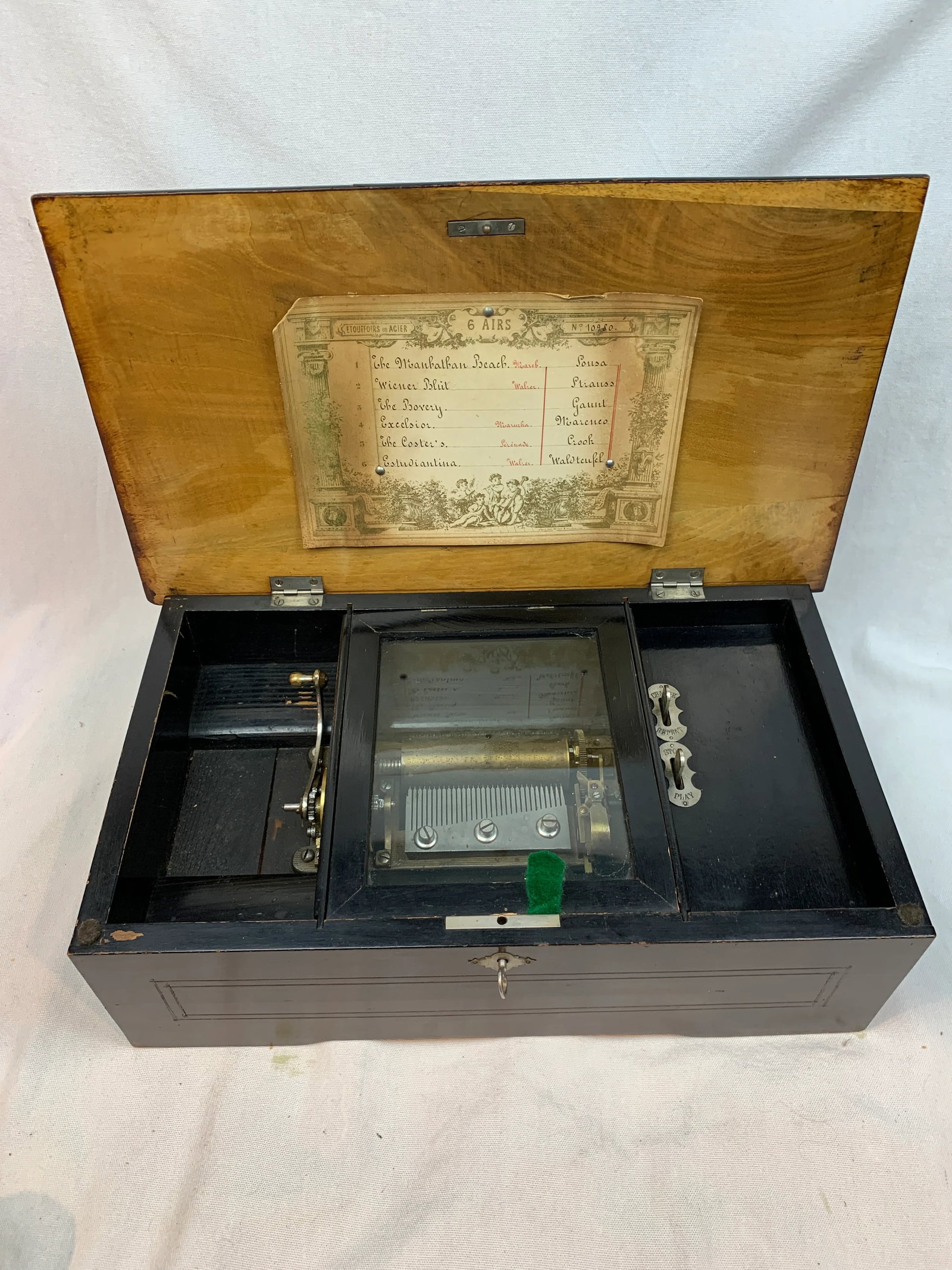 Swiss Music Box, Etouffoirs en Acier 6 Airs Late 1800's - 2
