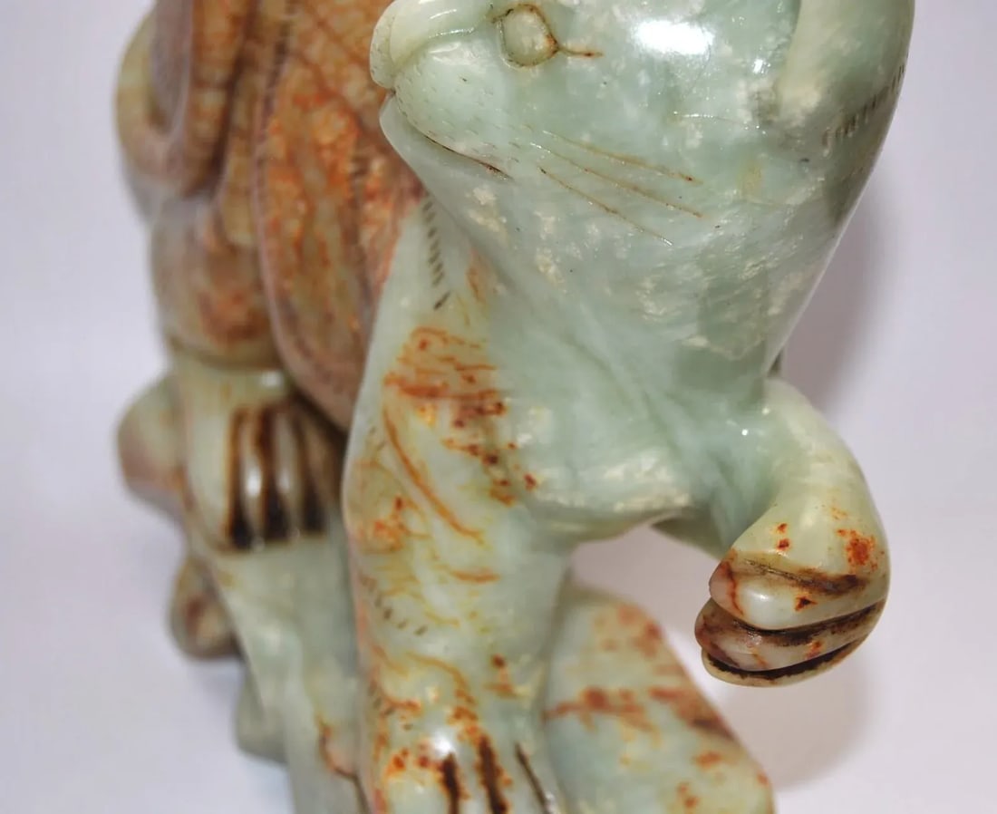 Antique Jade Green Onyx Buddhist Cat Sculpture Maneki-Neko - 11