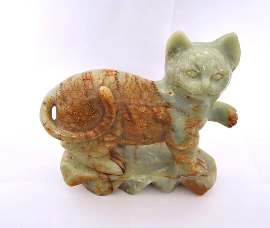 Antique Jade Green Onyx Buddhist Cat Sculpture Maneki-Neko - 2