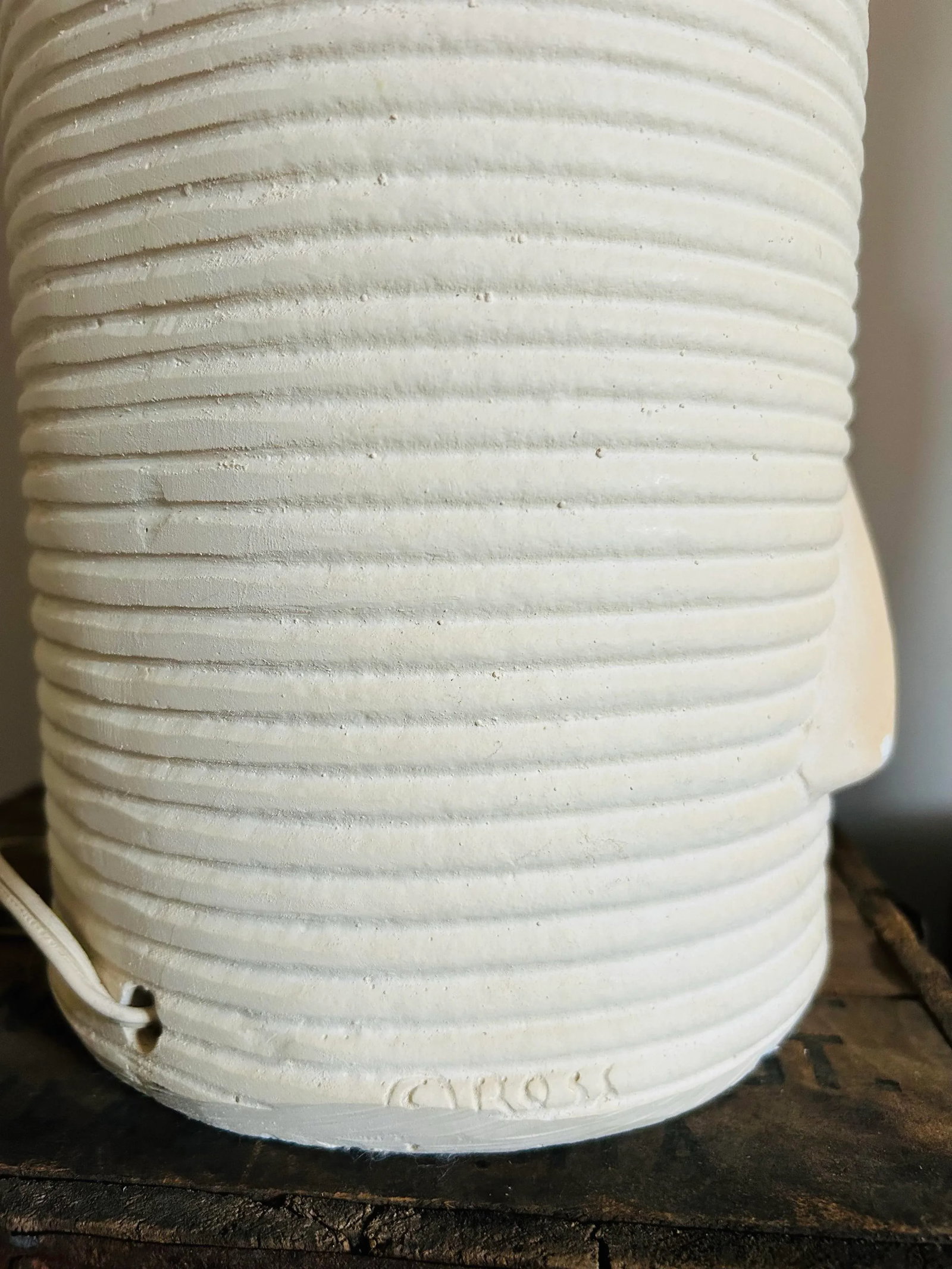 Vintage 1970's Pair of Ceramic Textured Cylinder Table Lamps by Ross - 10
