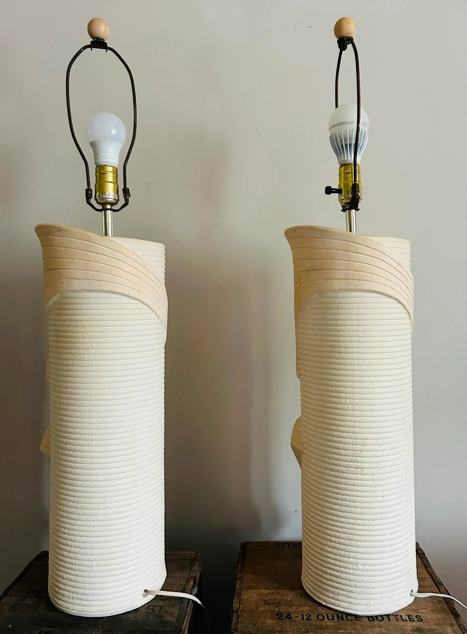 Vintage 1970's Pair of Ceramic Textured Cylinder Table Lamps by Ross - 7