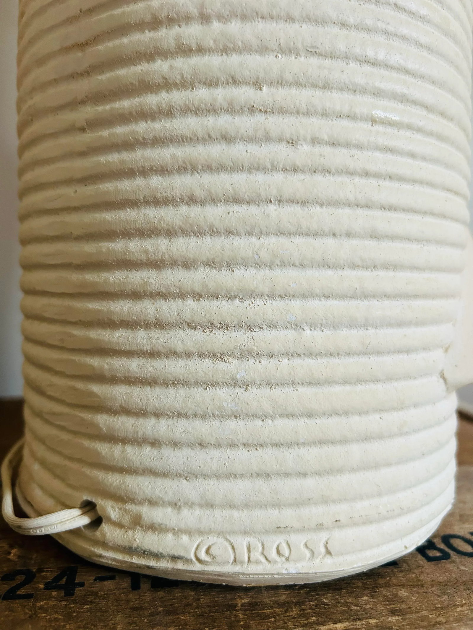 Vintage 1970's Pair of Ceramic Textured Cylinder Table Lamps by Ross - 9