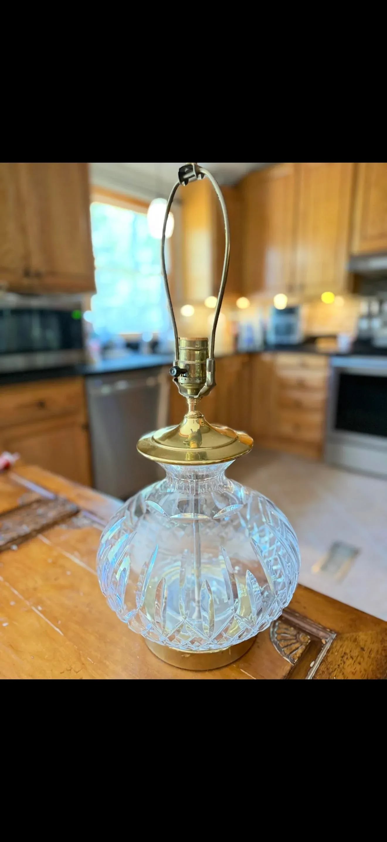 1960s Waterford Crystal Lamp With Brass Detailing - 3