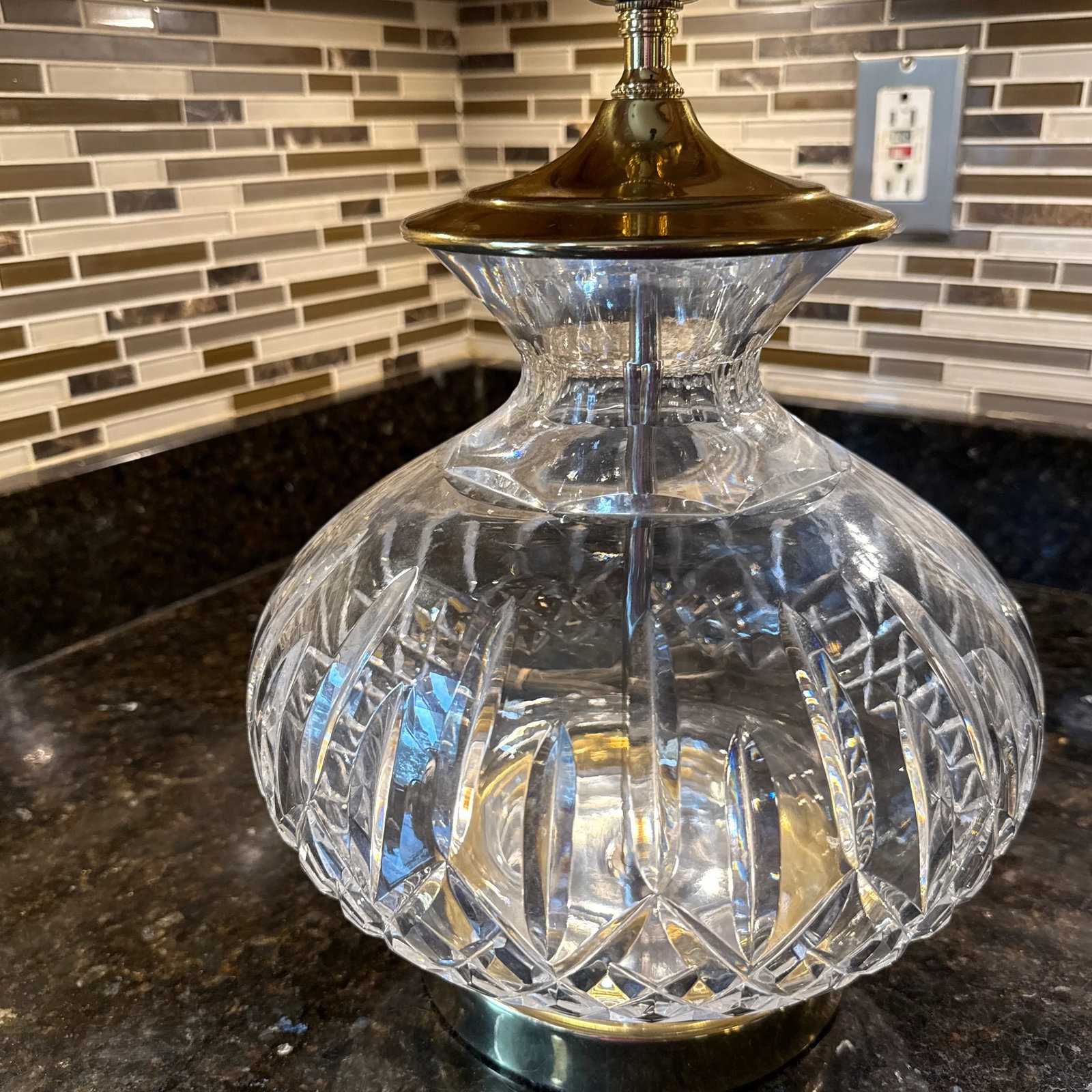 1960s Waterford Crystal Lamp With Brass Detailing - 8