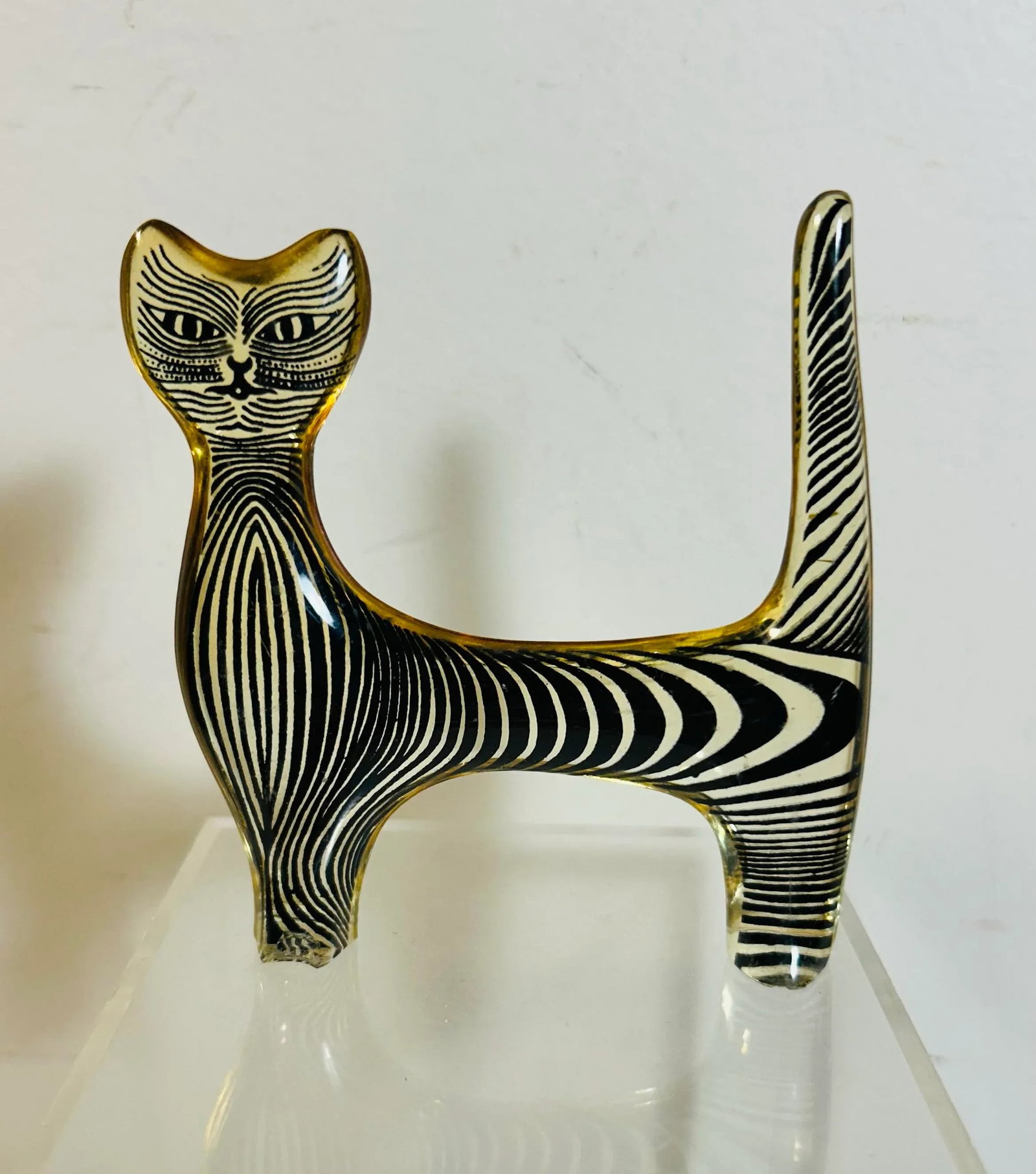 Vintage Op Art Lucite Striped Cat by Brazilian Artist Abraham Palatnik - 2