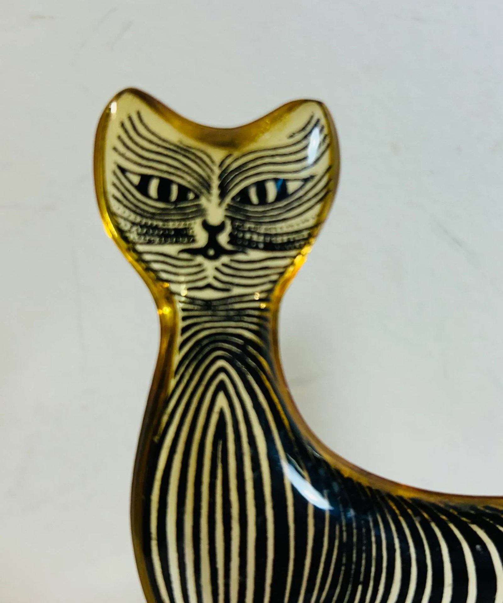 Vintage Op Art Lucite Striped Cat by Brazilian Artist Abraham Palatnik - 3