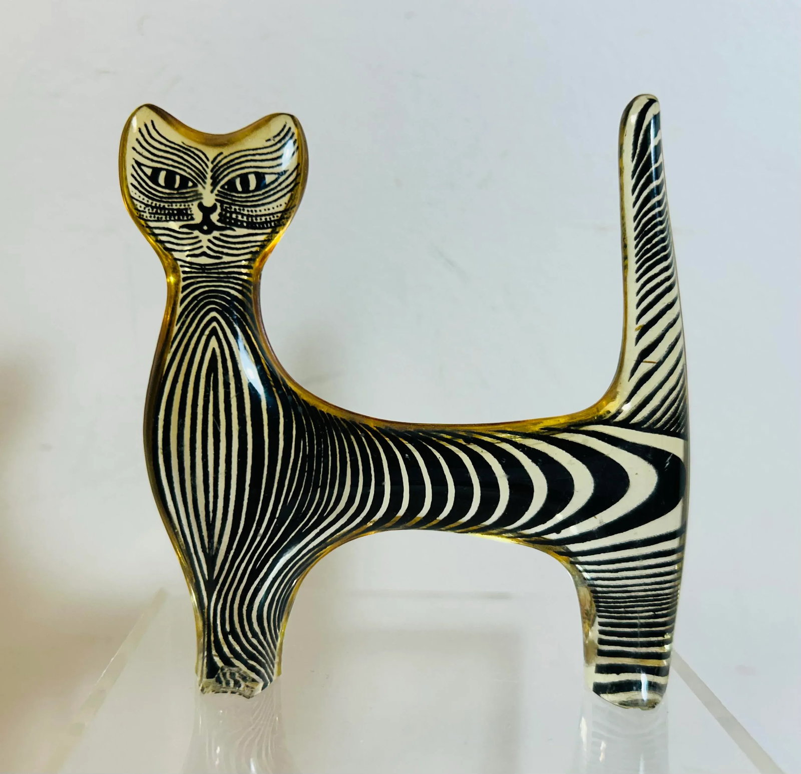 Vintage Op Art Lucite Striped Cat by Brazilian Artist Abraham Palatnik - 4