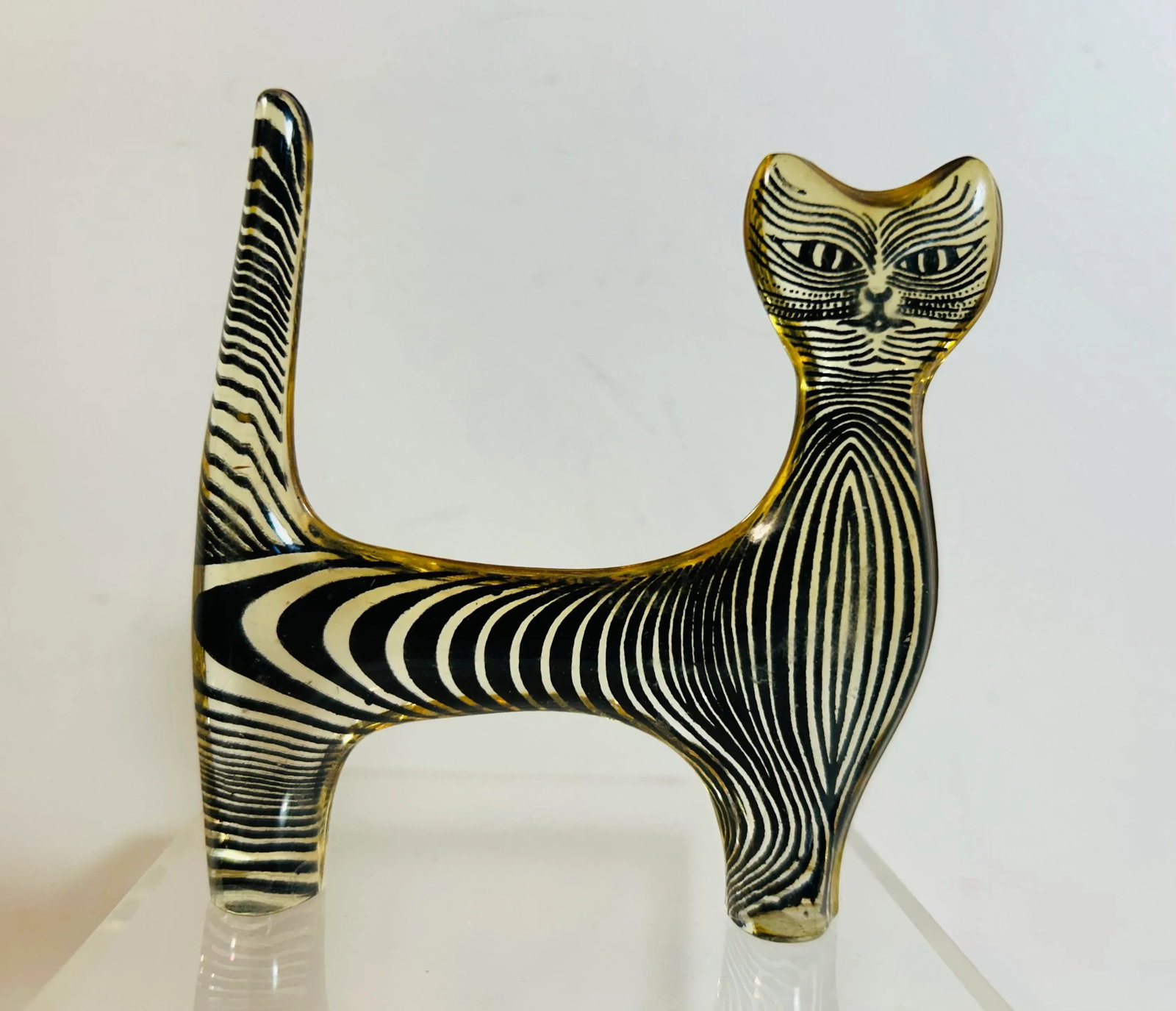 Vintage Op Art Lucite Striped Cat by Brazilian Artist Abraham Palatnik - 6