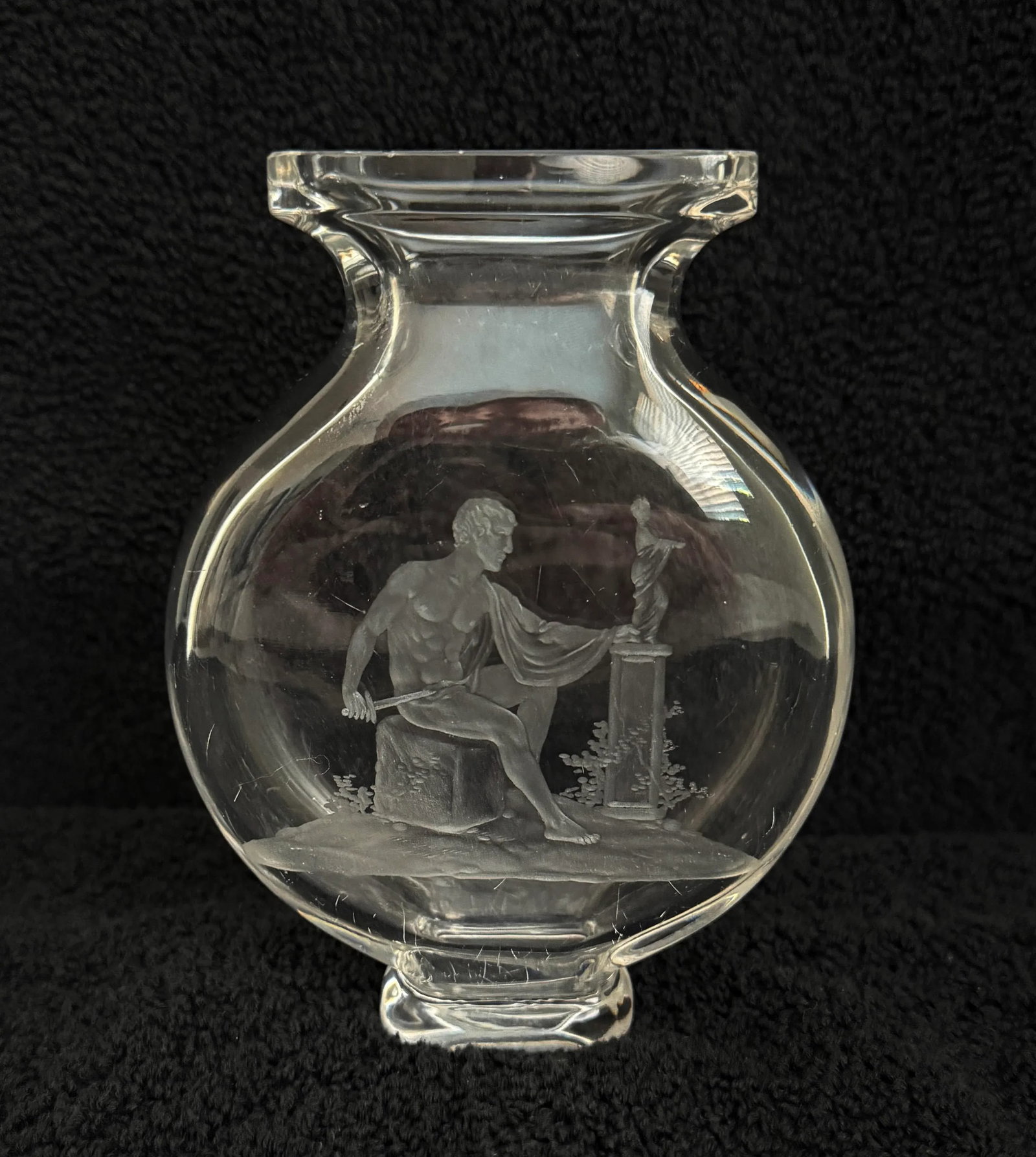 1880s Baccarat Crystal Vase With Neoclassic Intaglio Design - 2